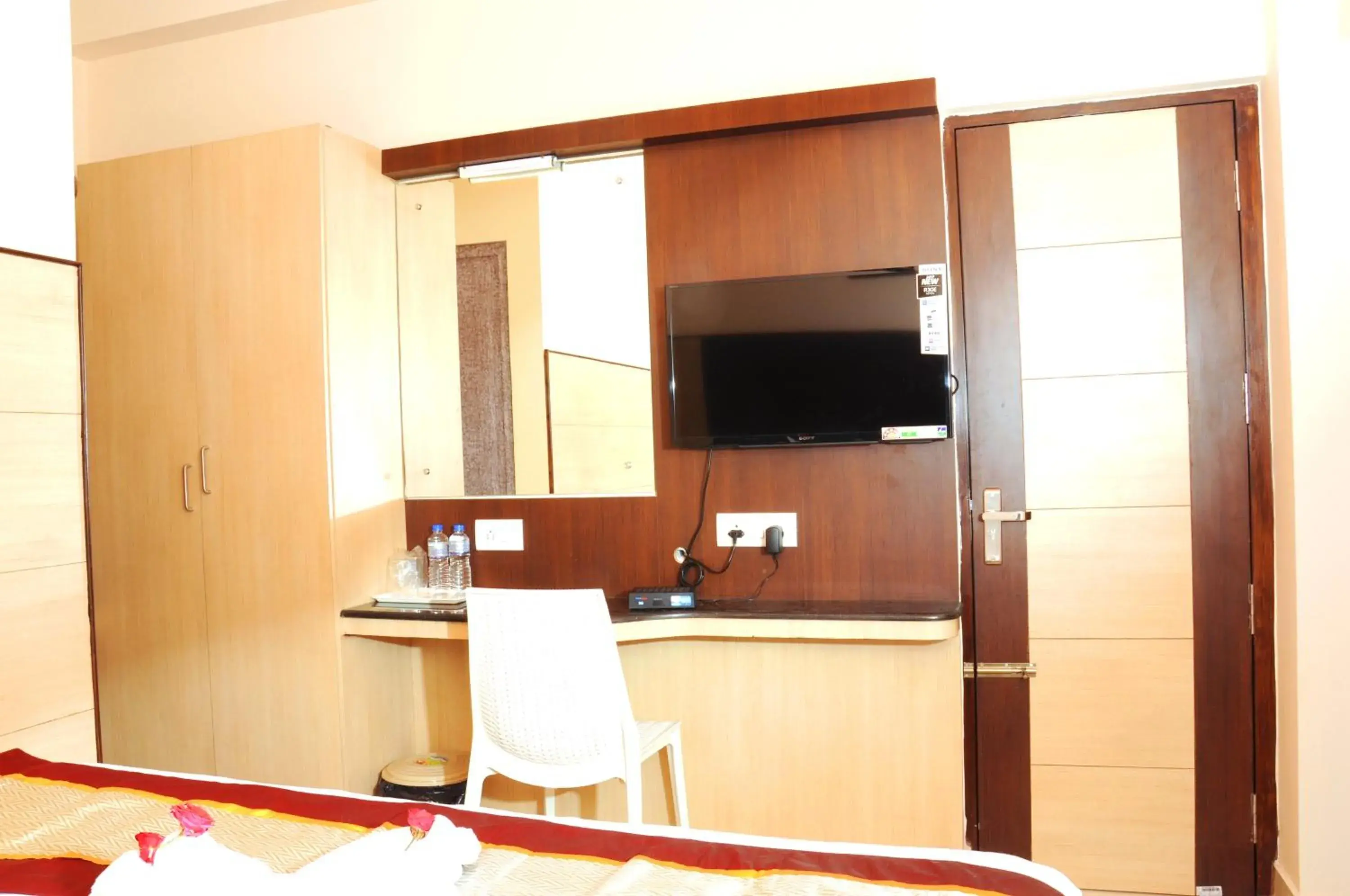 Deluxe Double Room in Saibala Budget Airport Hotel Deluxe Double Room in Saibala Budget Airport Hotel