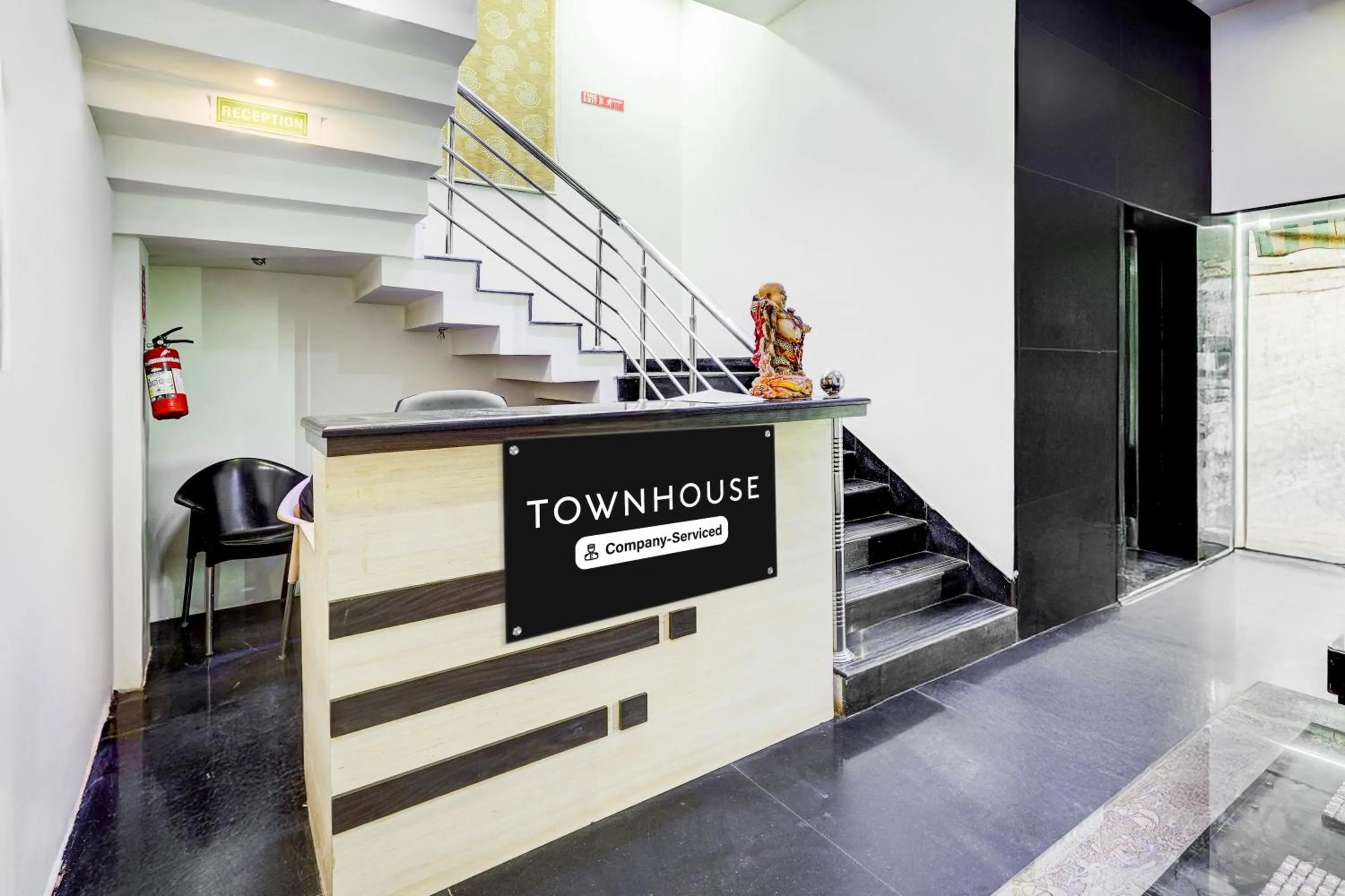 Lobby or reception in Super Townhouse Chennai Near Airport Formerly Sai Bala Budget