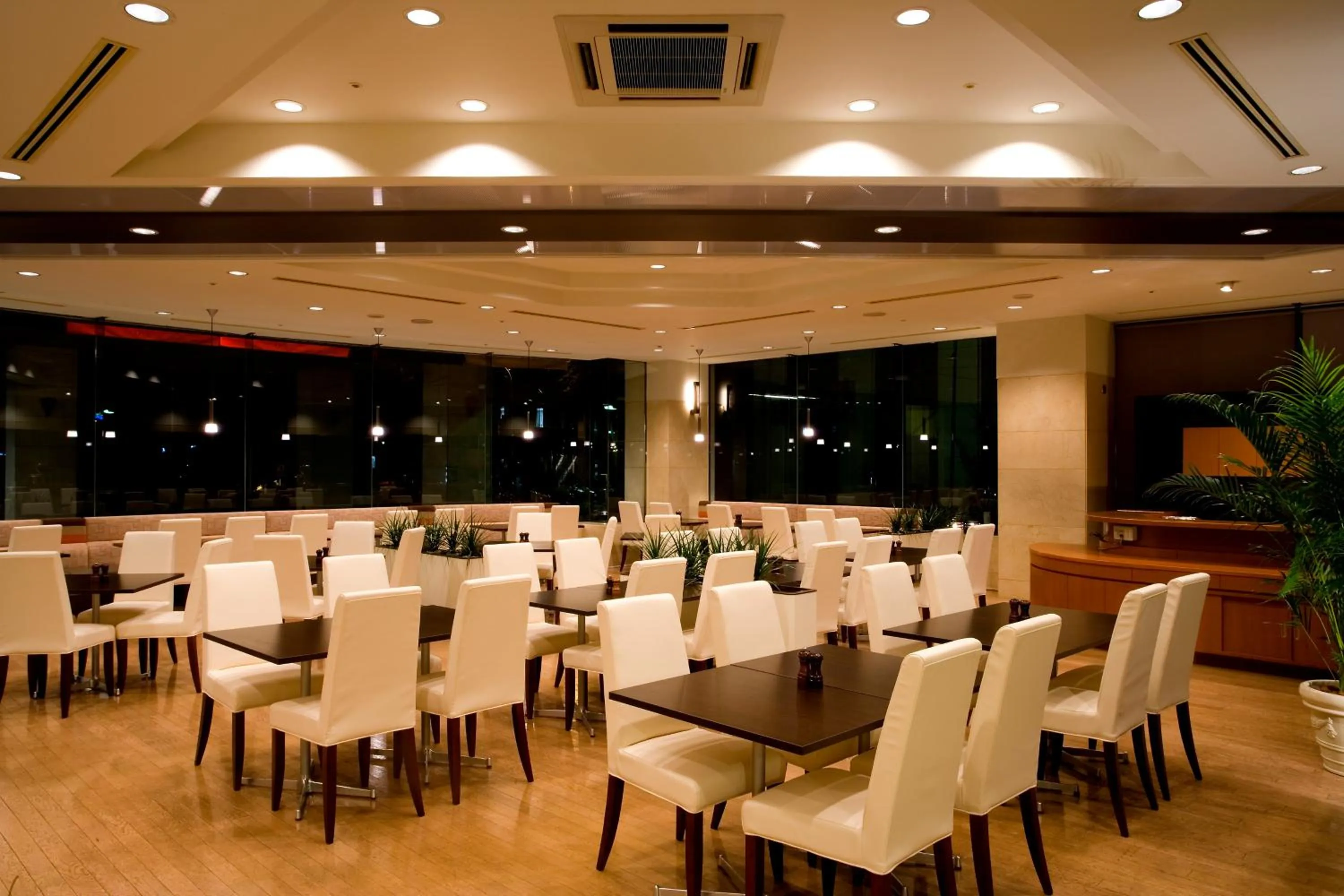 Restaurant/places to eat in ART HOTEL Nippori Lungwood