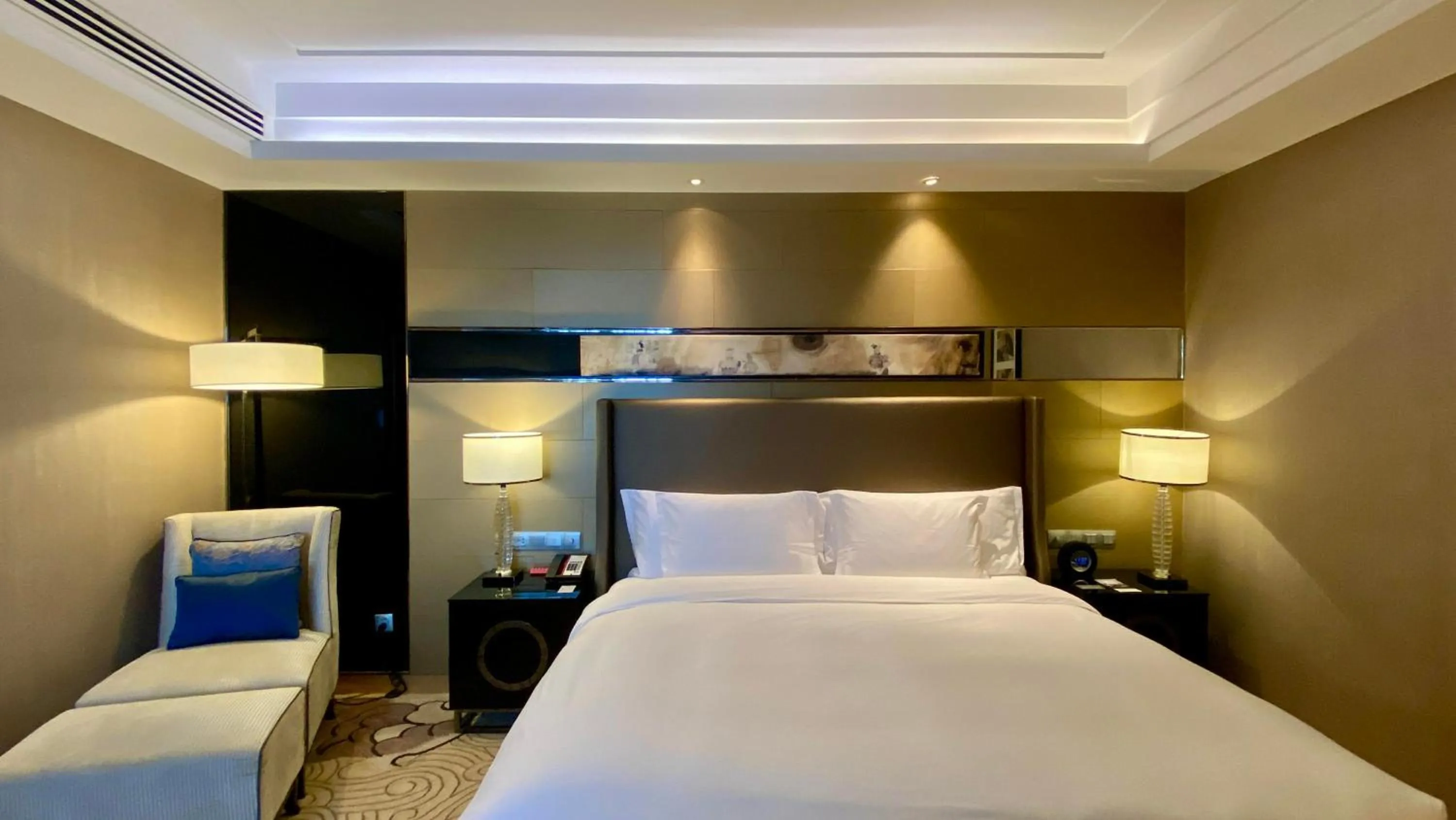 Bed in Crowne Plaza Xi'an by IHG