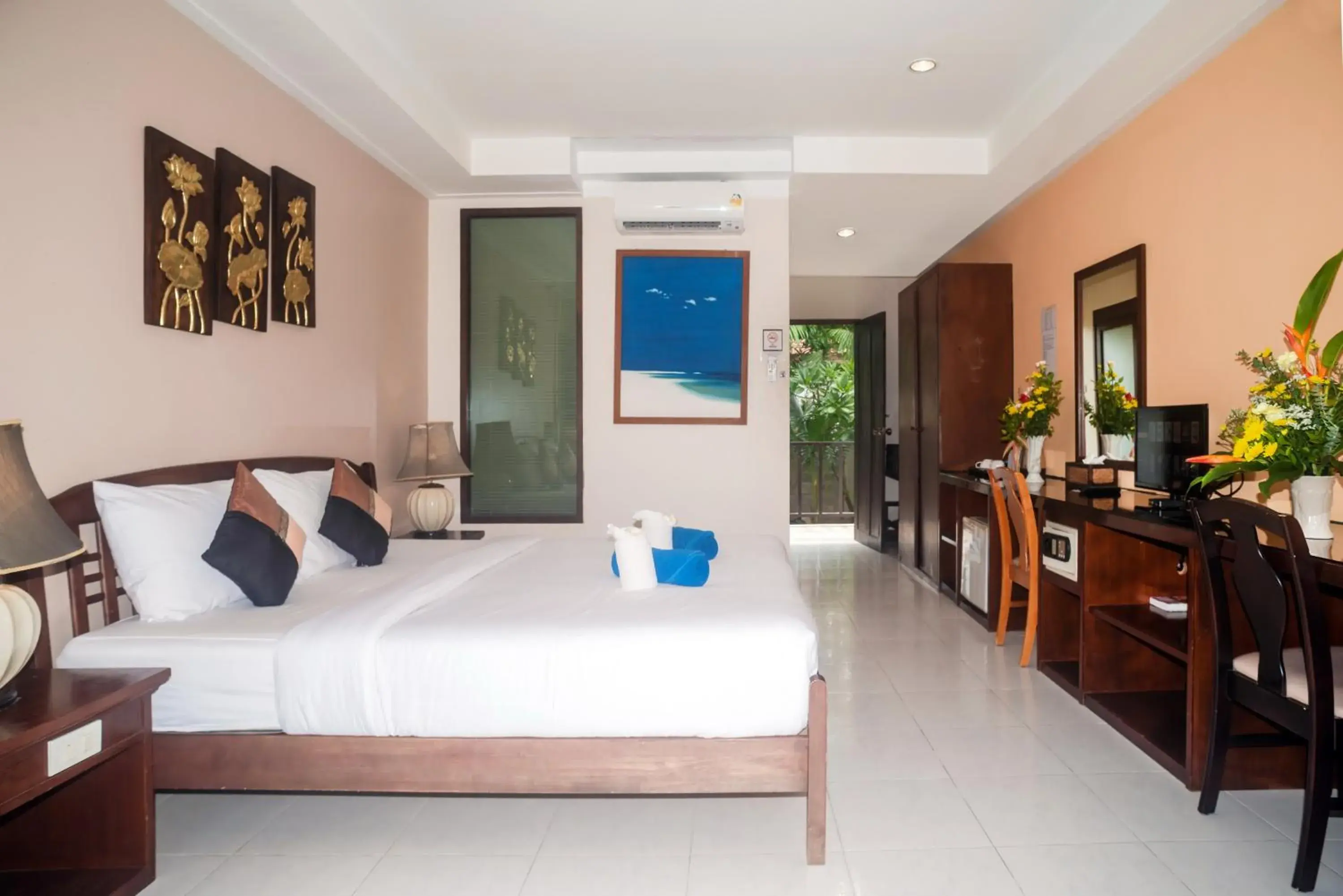 Deluxe Room with Pool view or Pool access in The Florist Resort Deluxe Room with Pool view or Pool access in The Florist Resort