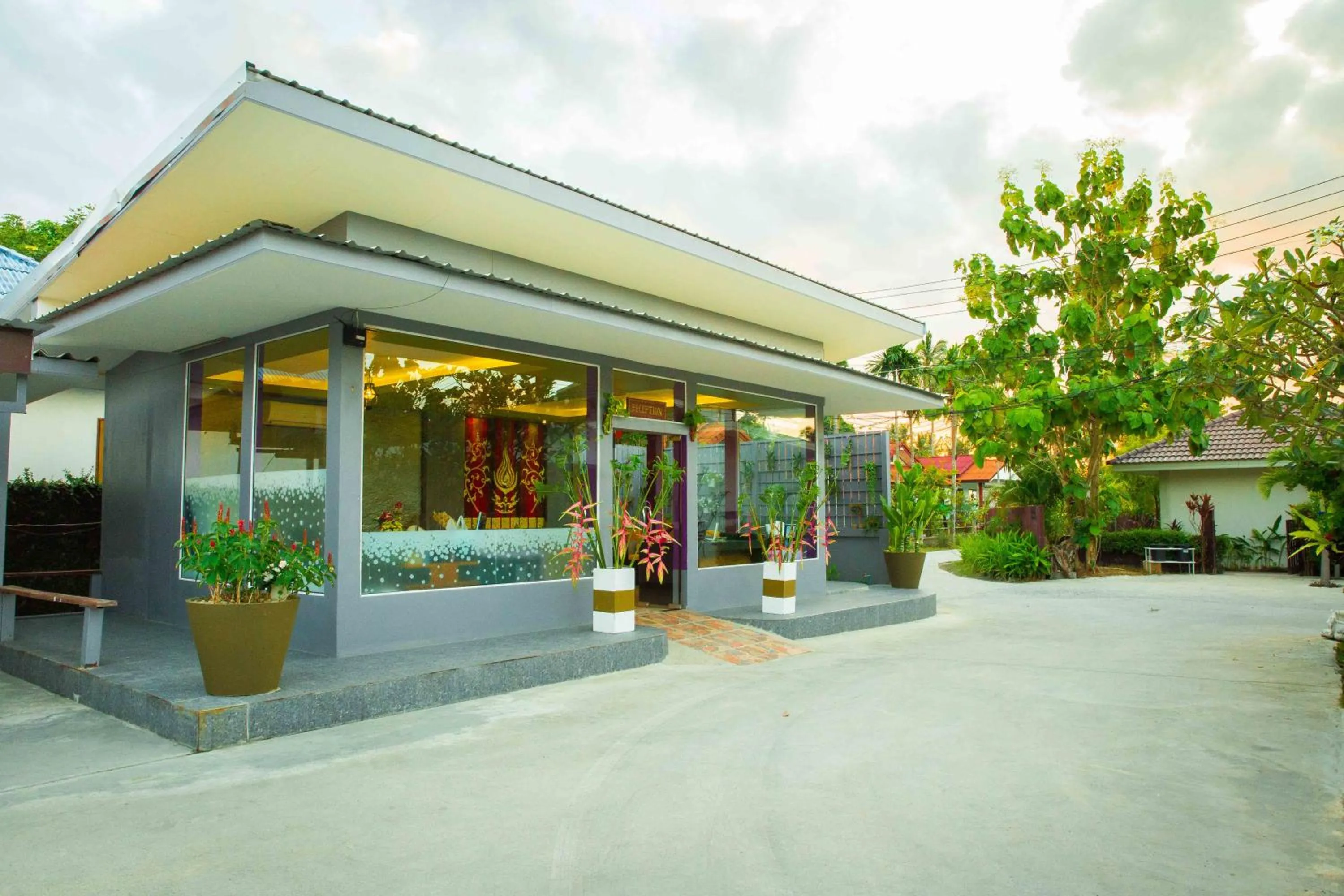 Restaurant/places to eat in The Florist Resort