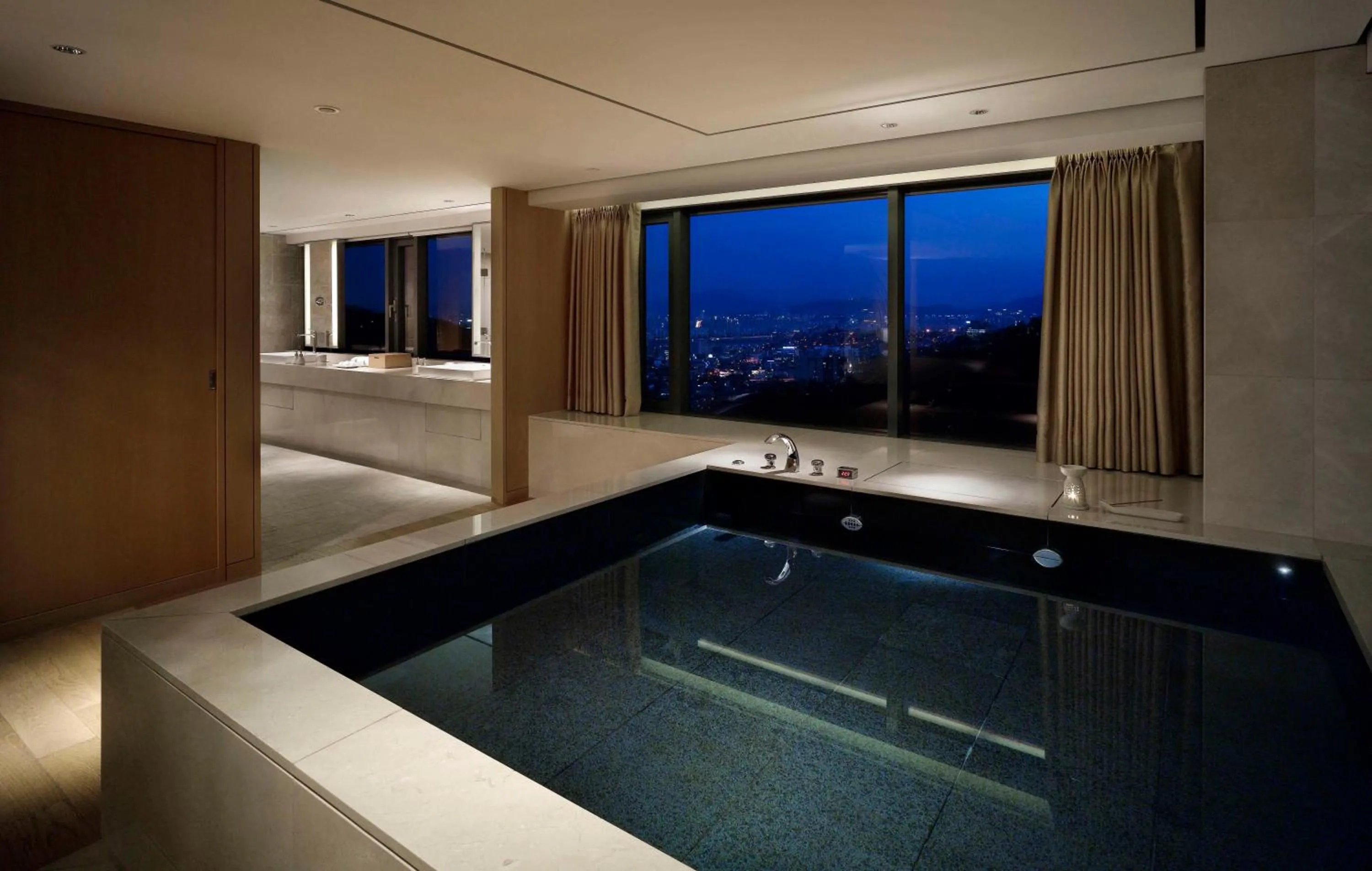 Hot Tub in Banyan Tree Club & Spa Seoul