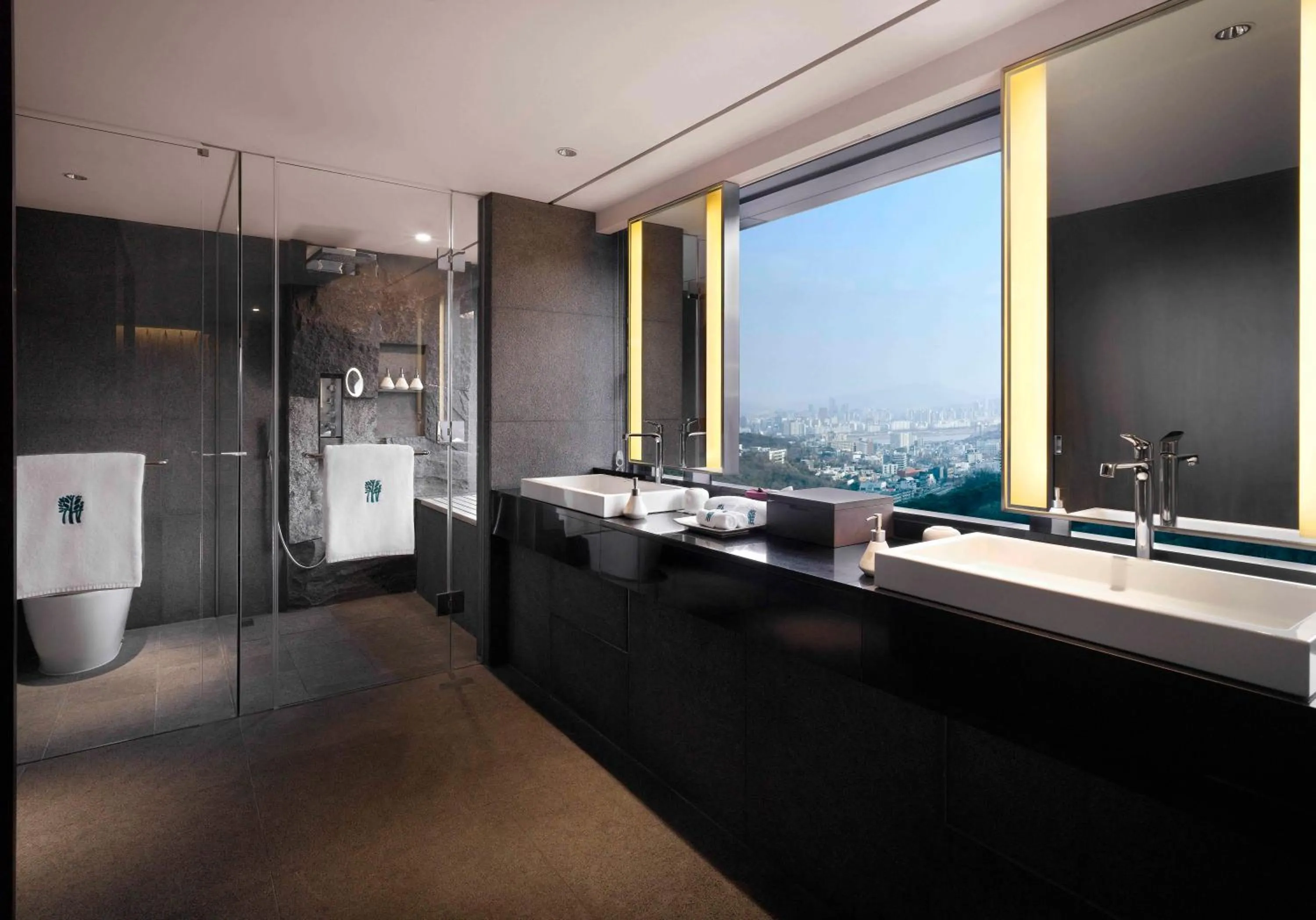 Shower in Banyan Tree Club & Spa Seoul