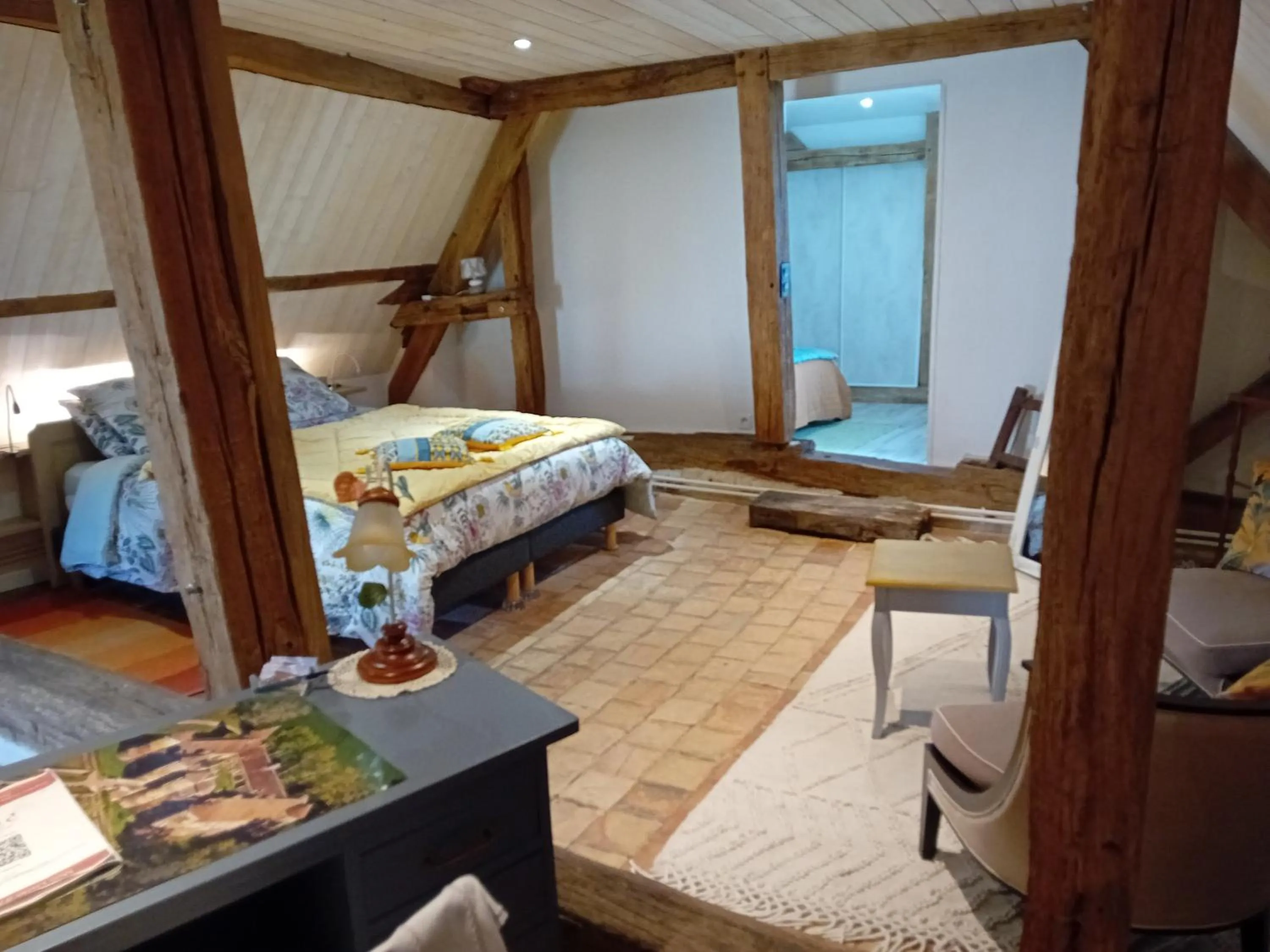 Photo of the whole room, Bed in La Treille