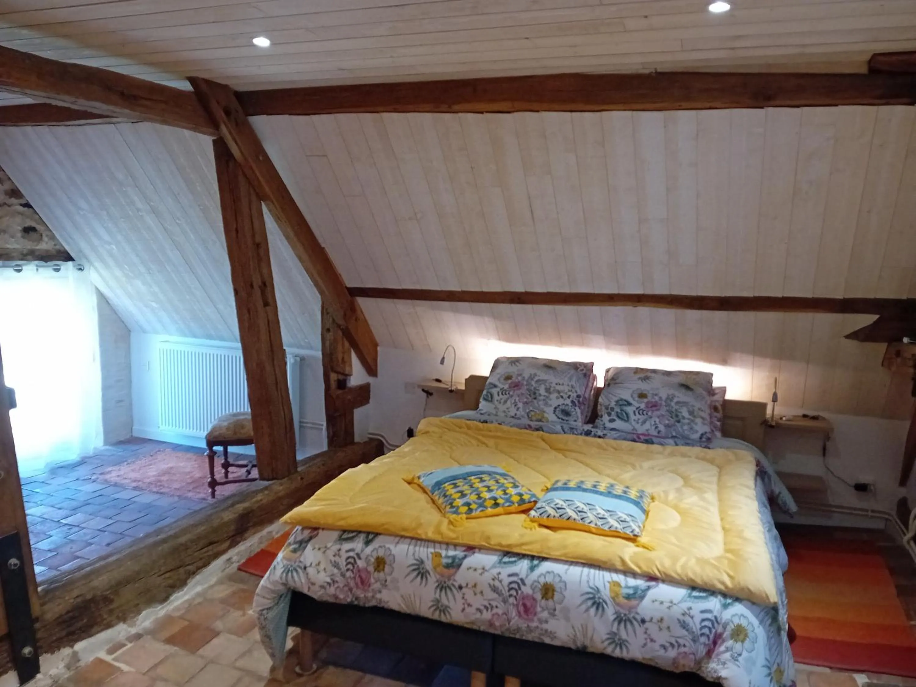 Photo of the whole room, Bed in La Treille
