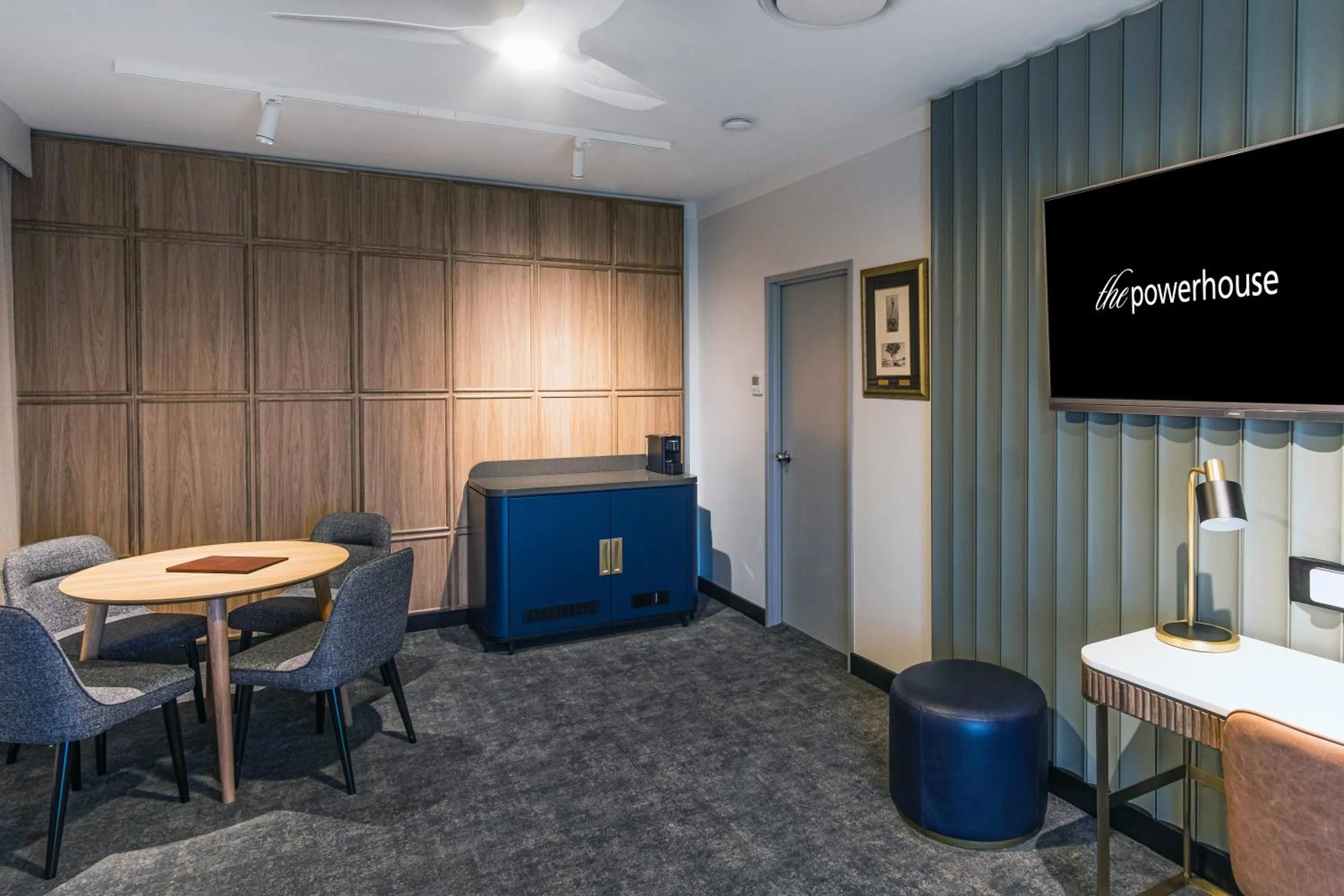 Living room in Powerhouse Hotel Tamworth by Rydges