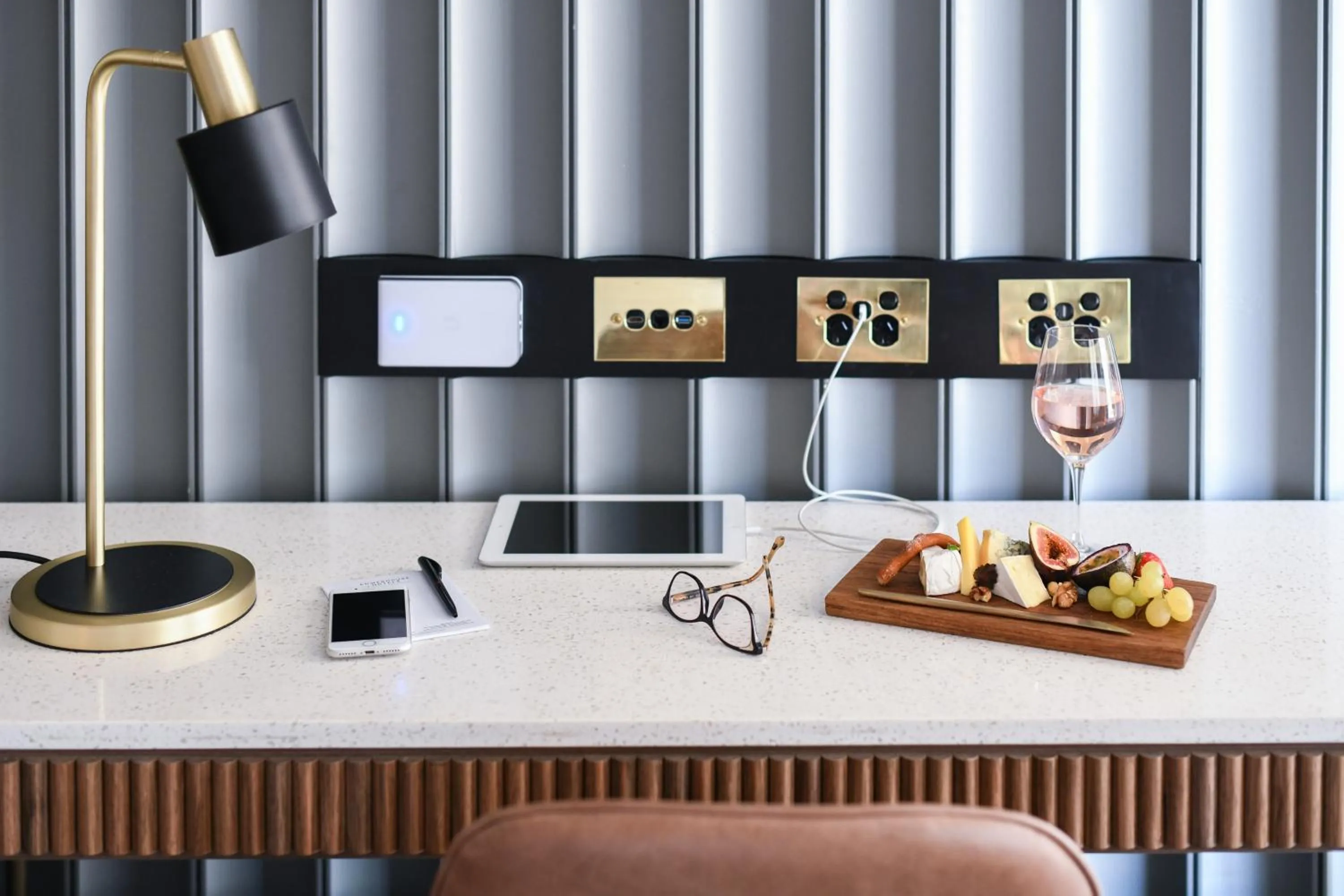 TV and multimedia in Powerhouse Hotel Tamworth by Rydges