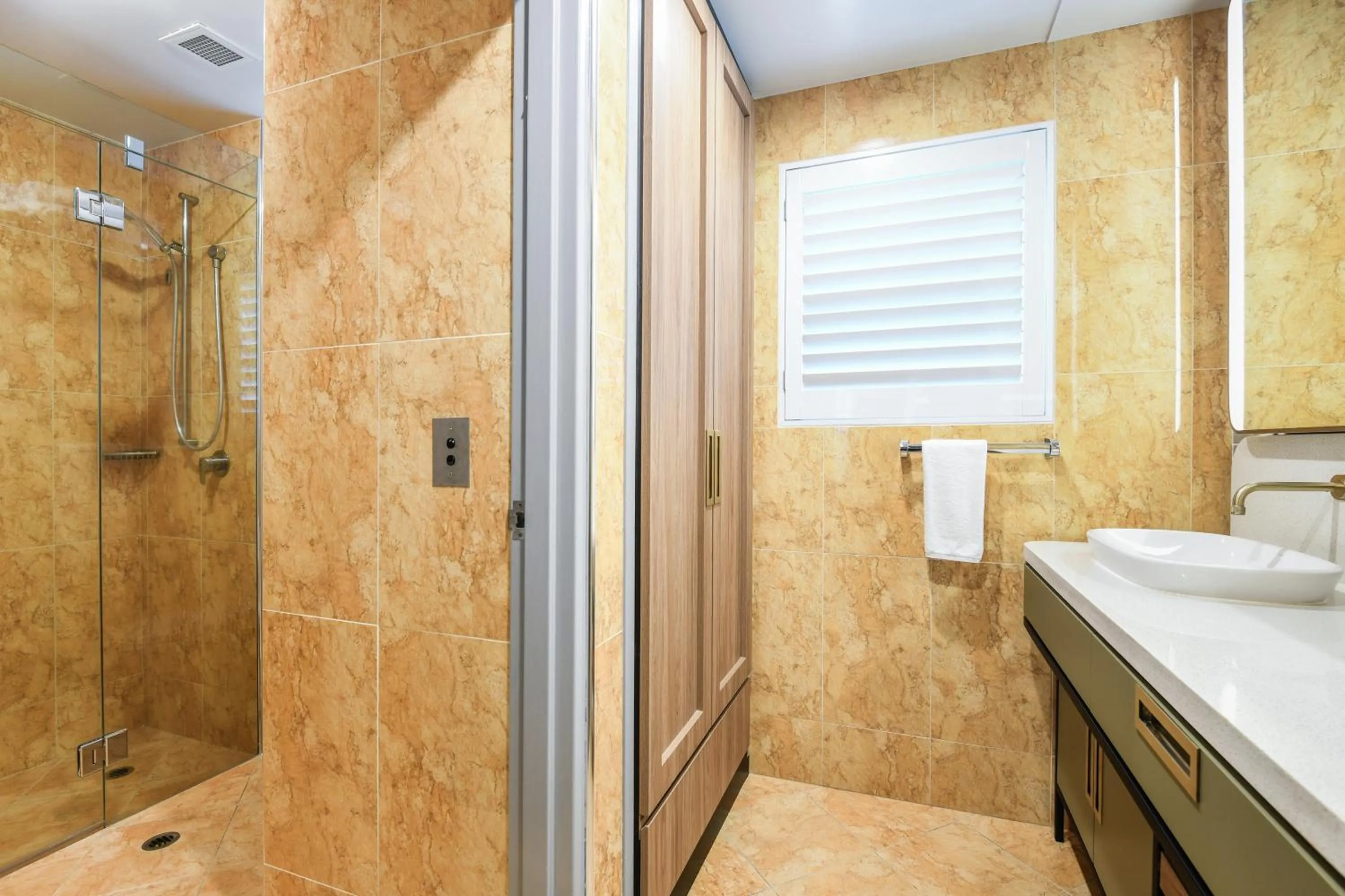 Shower in Powerhouse Hotel Tamworth by Rydges