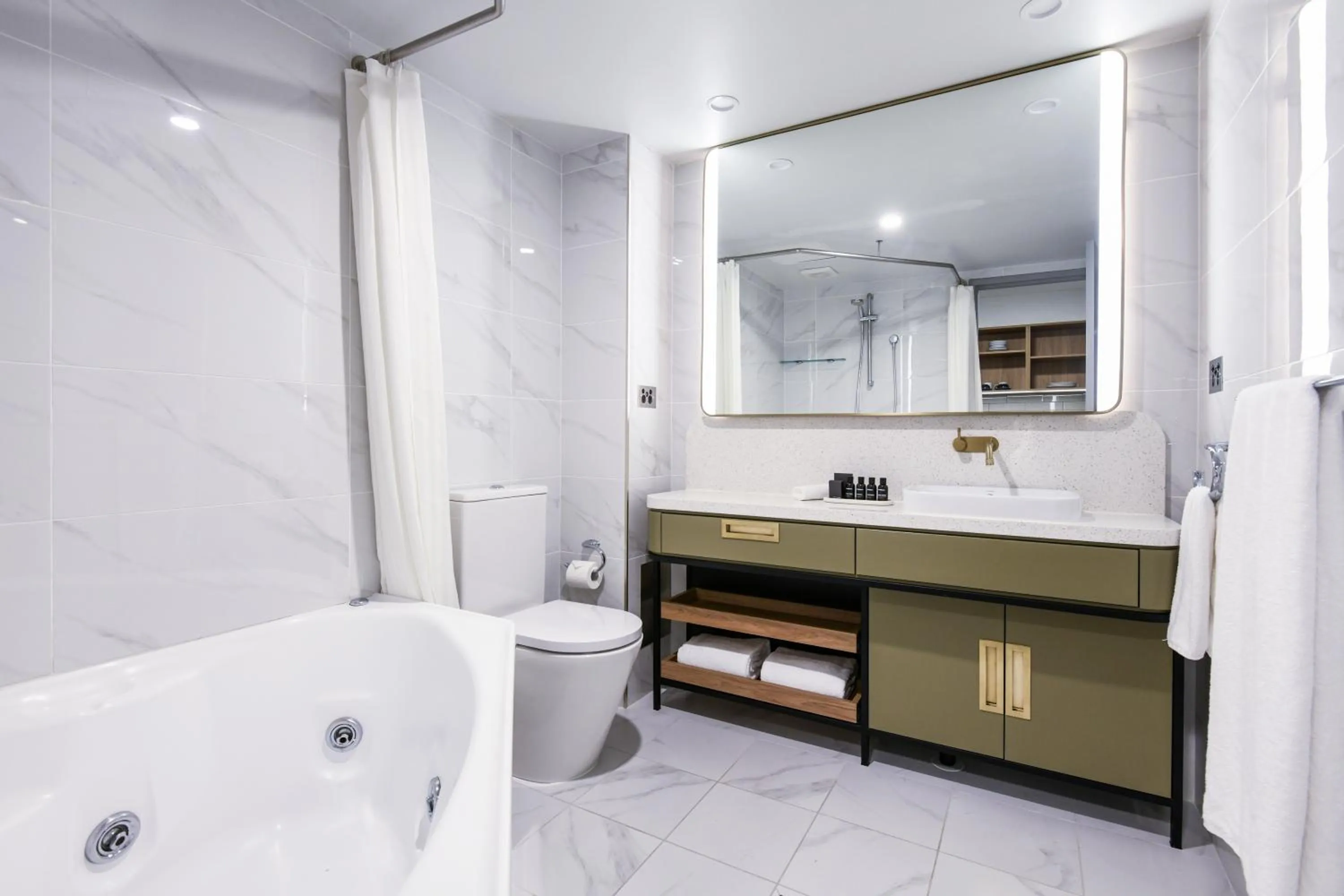 Bathroom in Powerhouse Hotel Tamworth by Rydges