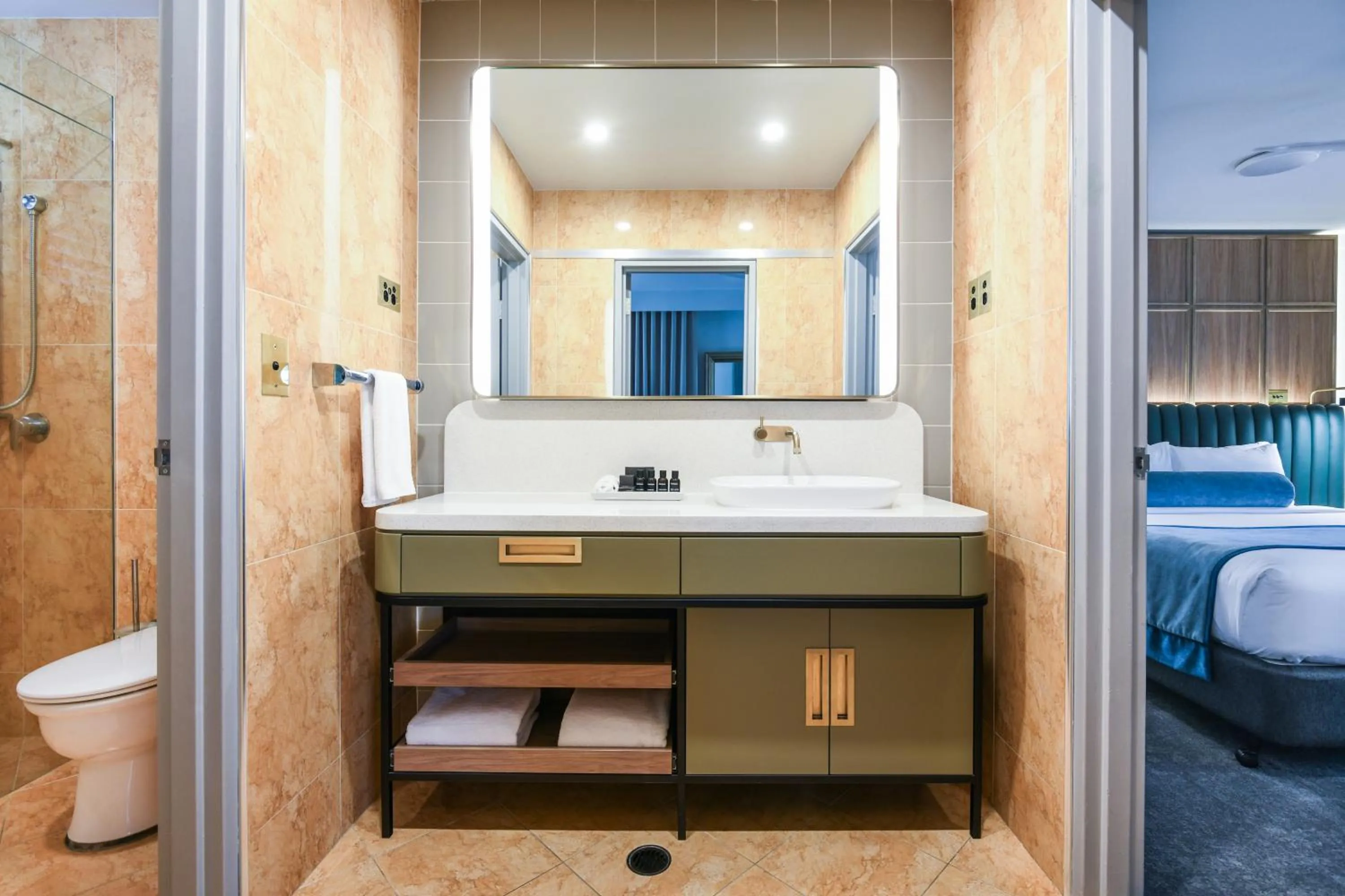 Bathroom, Bed in Powerhouse Hotel Tamworth by Rydges