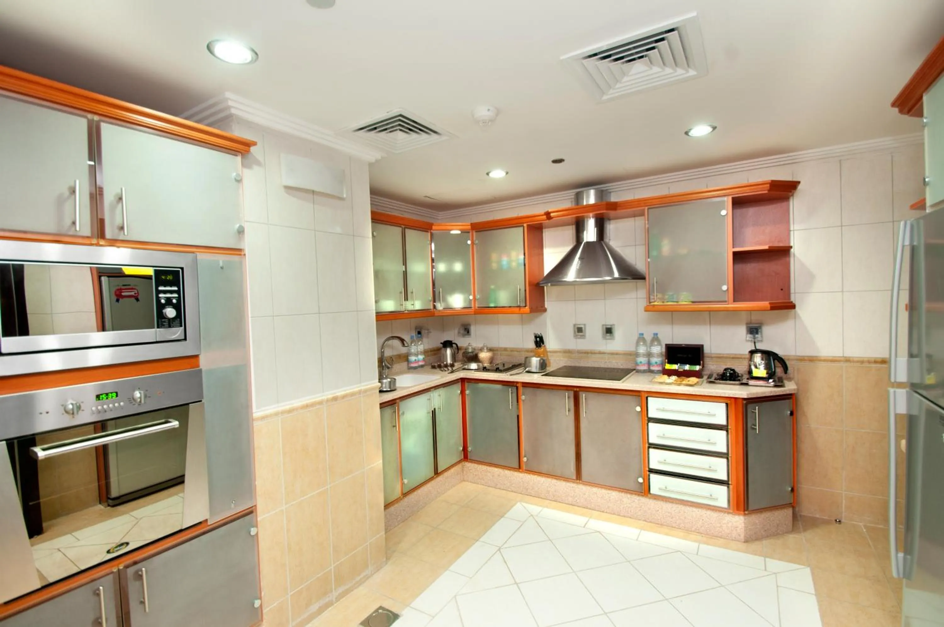 Kitchen or kitchenette in Ruve Al Madinah Hotel