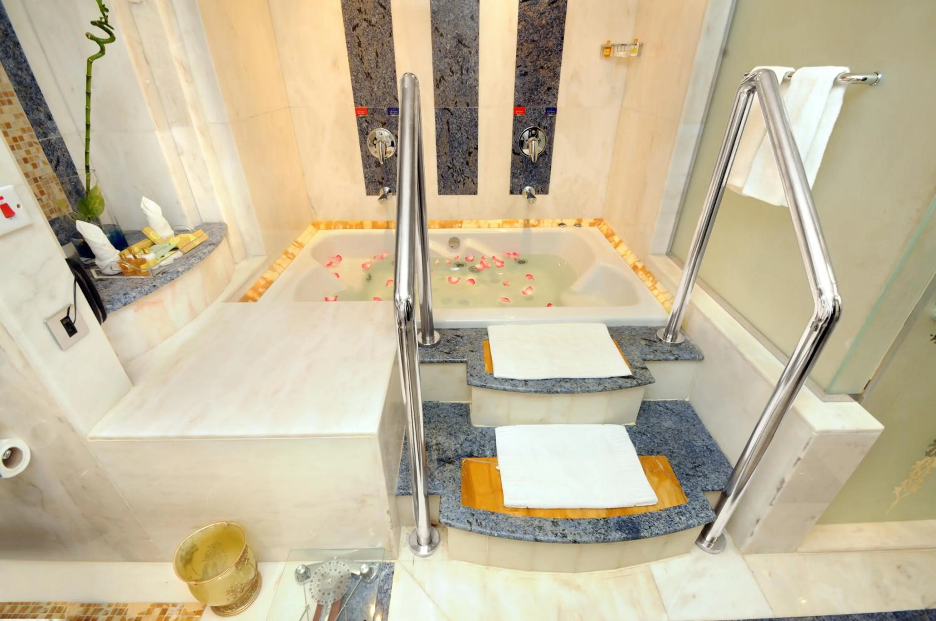Public Bath, Bed in Ruve Al Madinah Hotel