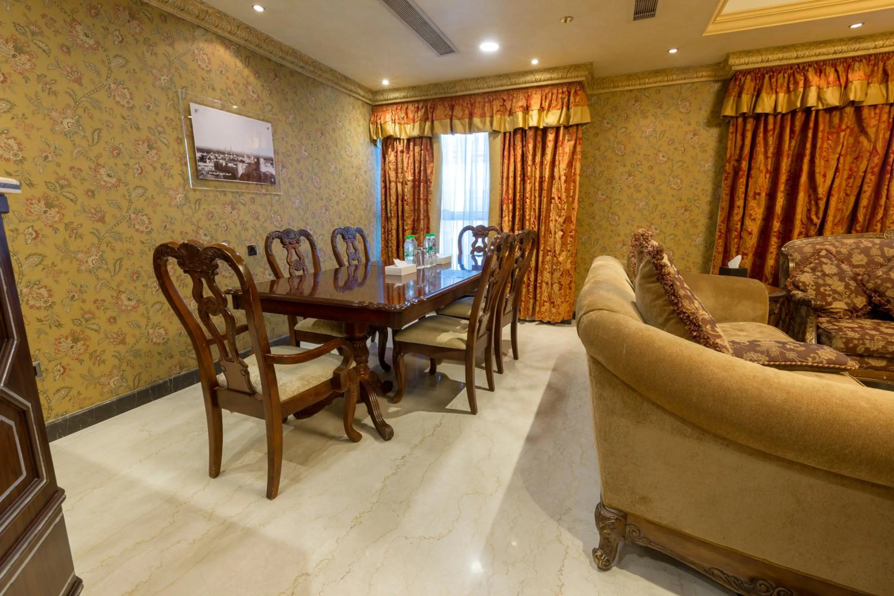 Dining area in Ruve Al Madinah Hotel