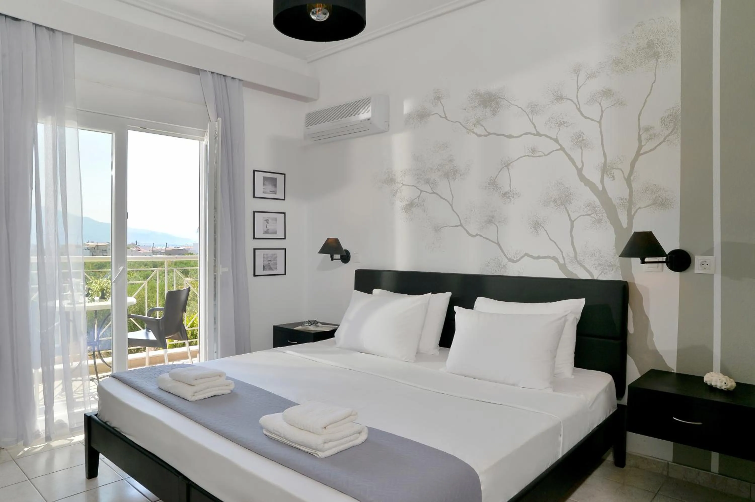 Bed in Hotel Kalloni