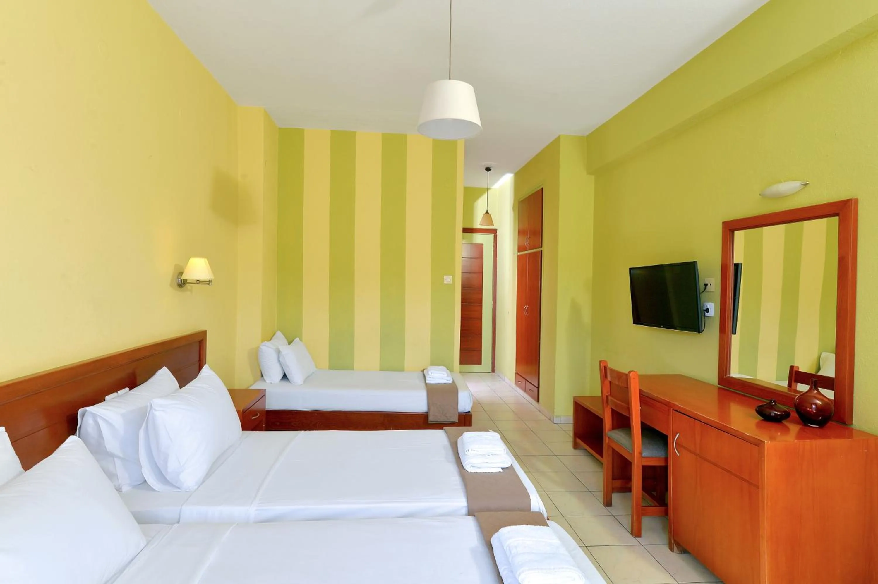 Bedroom, Bed in Hotel Kalloni