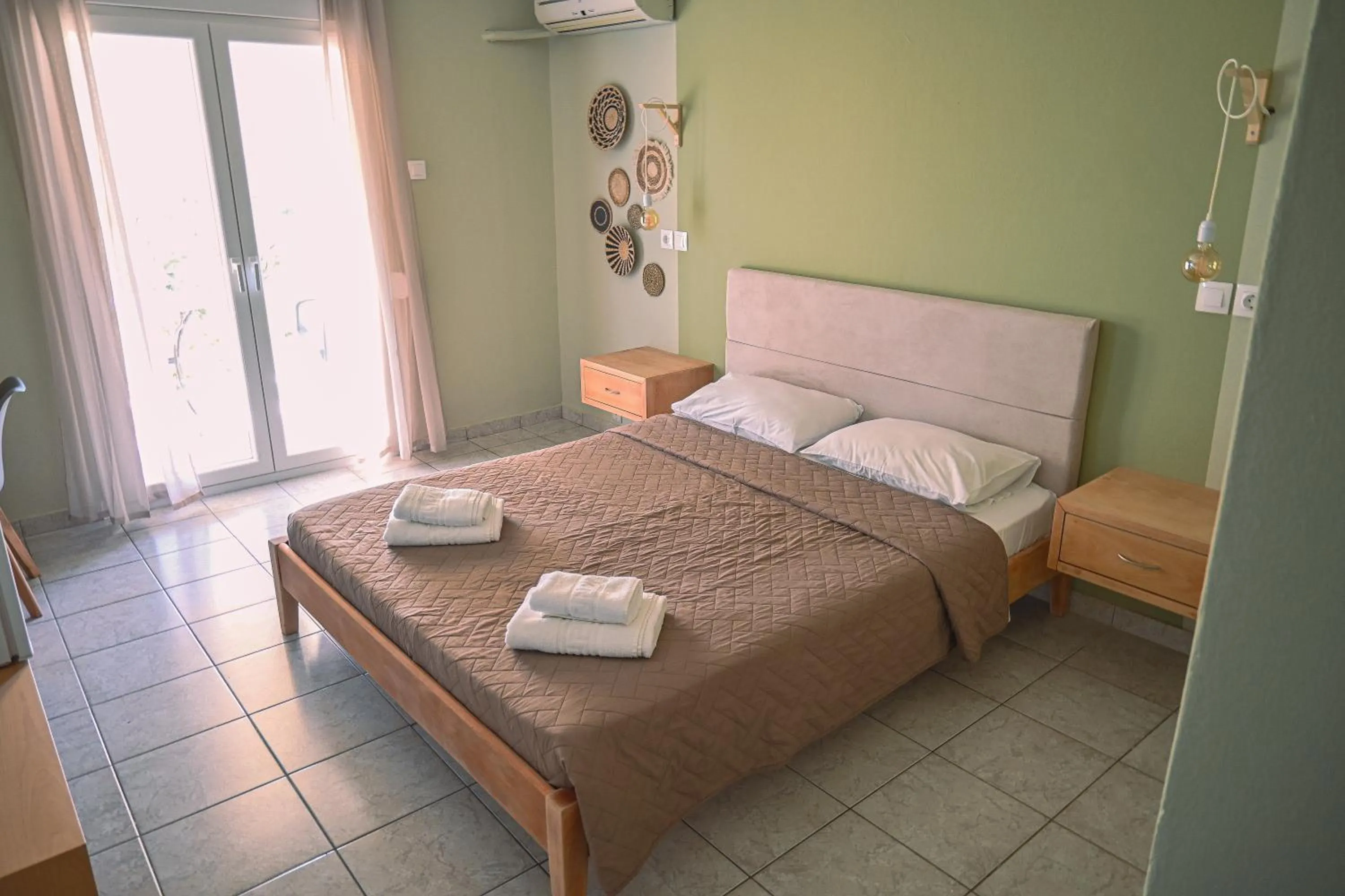 Photo of the whole room, Bed in Hotel Kalloni