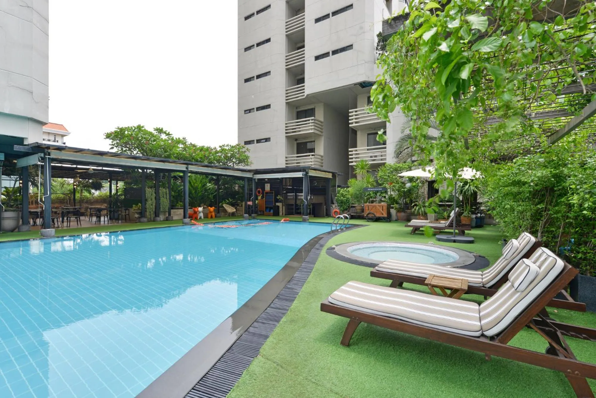 Swimming pool in Abloom Exclusive Serviced Apartments