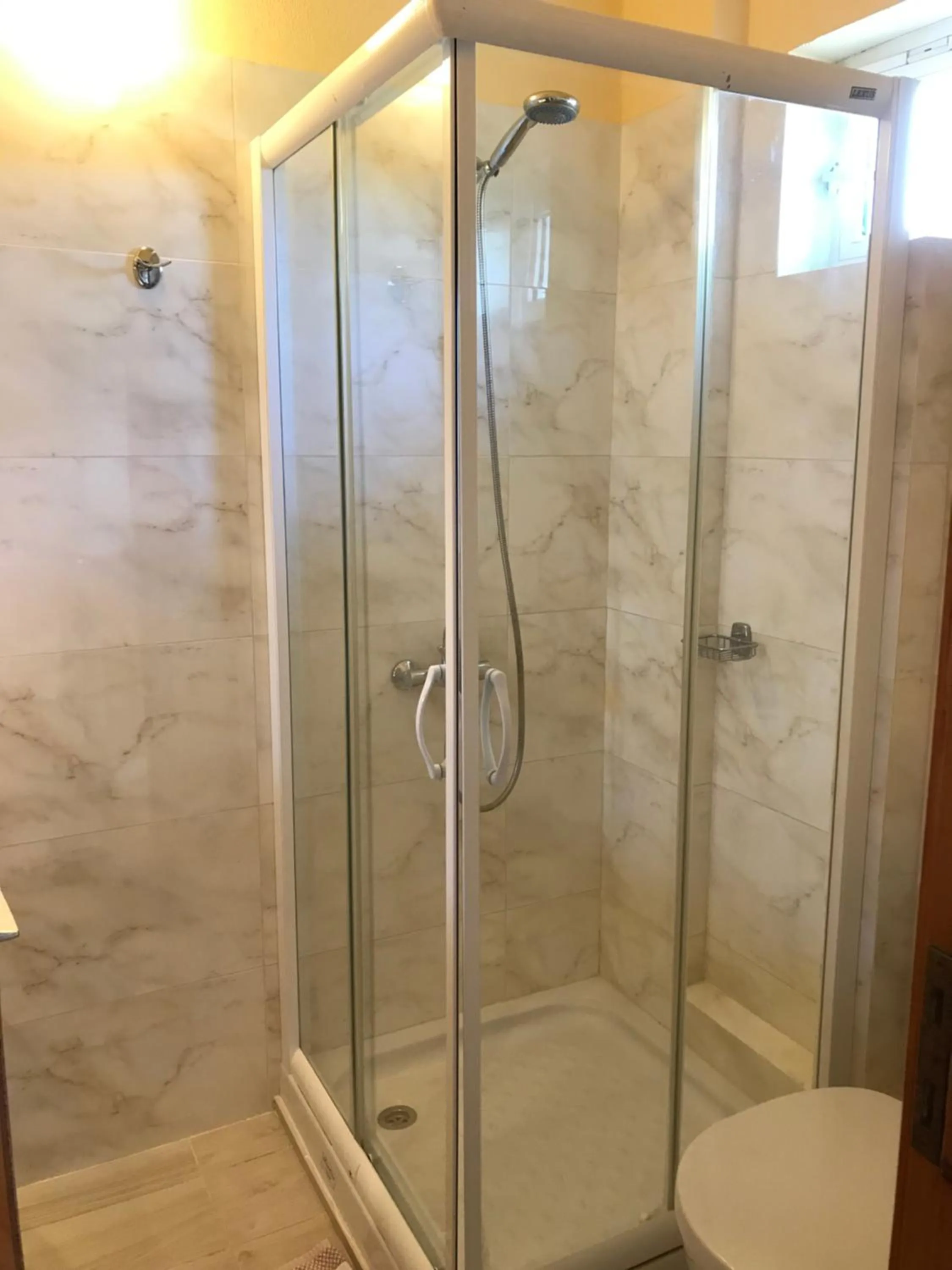 Shower in Village Inn Studios & Family Apartments