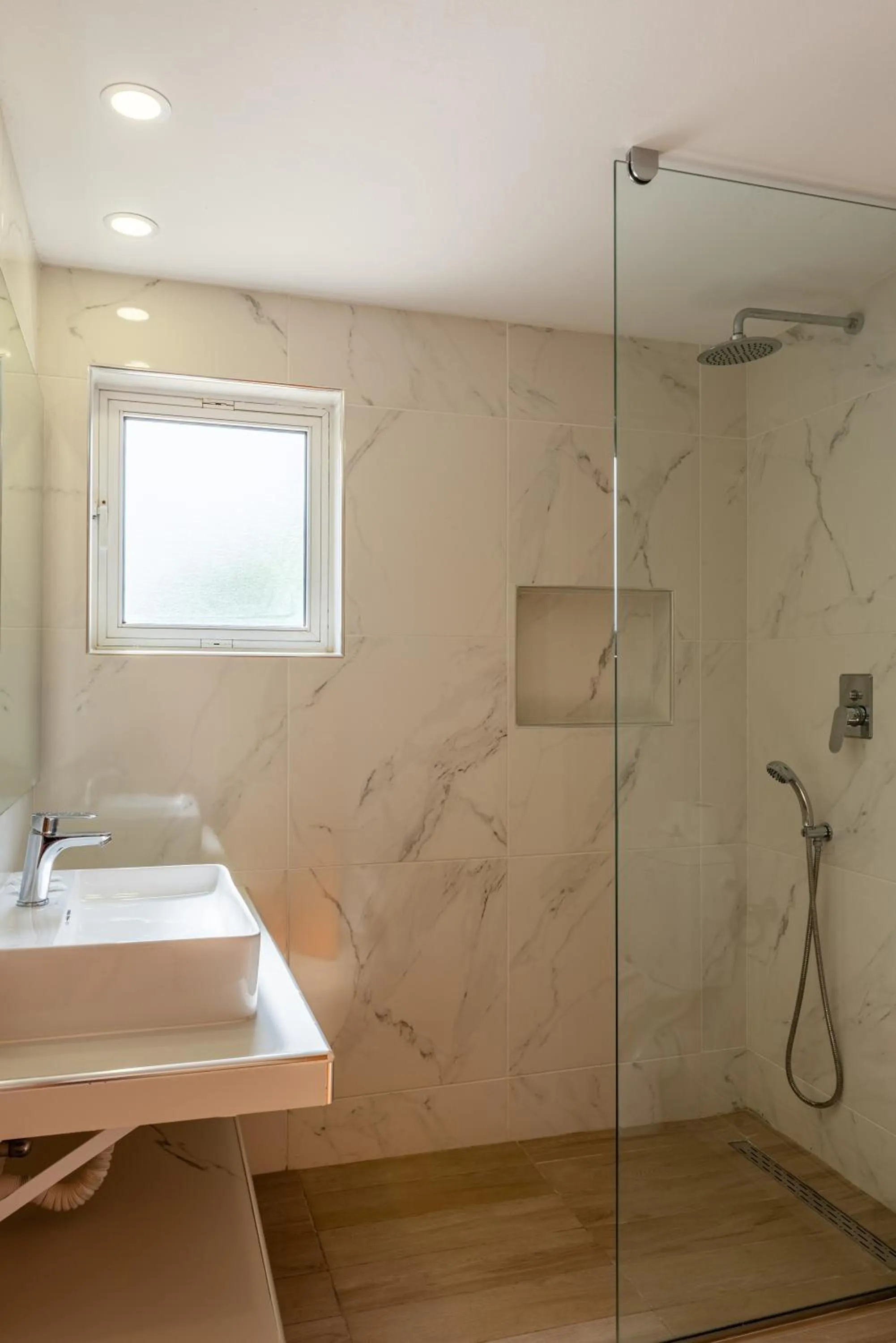 Bathroom in Village Inn Studios & Family Apartments