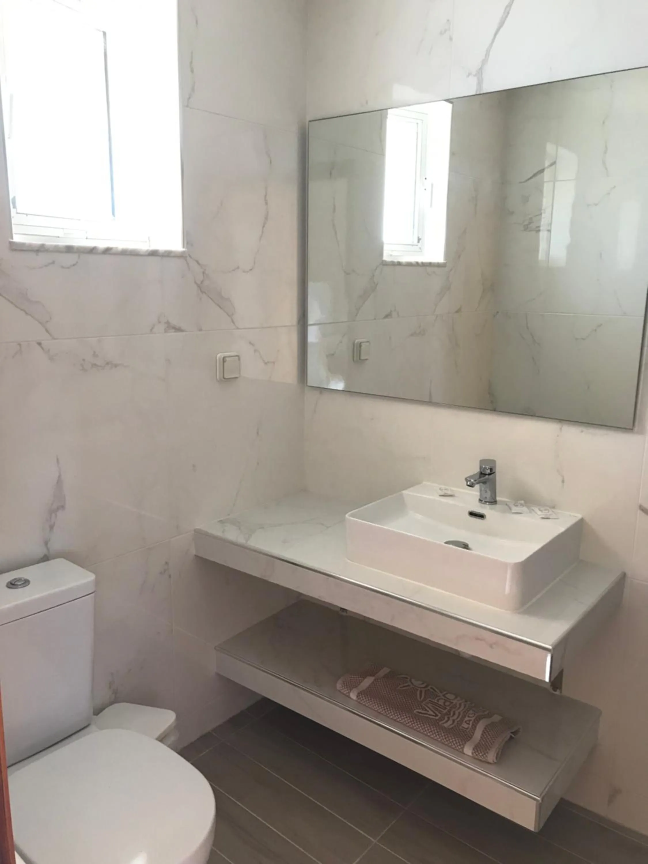 Bathroom in Village Inn Studios & Family Apartments