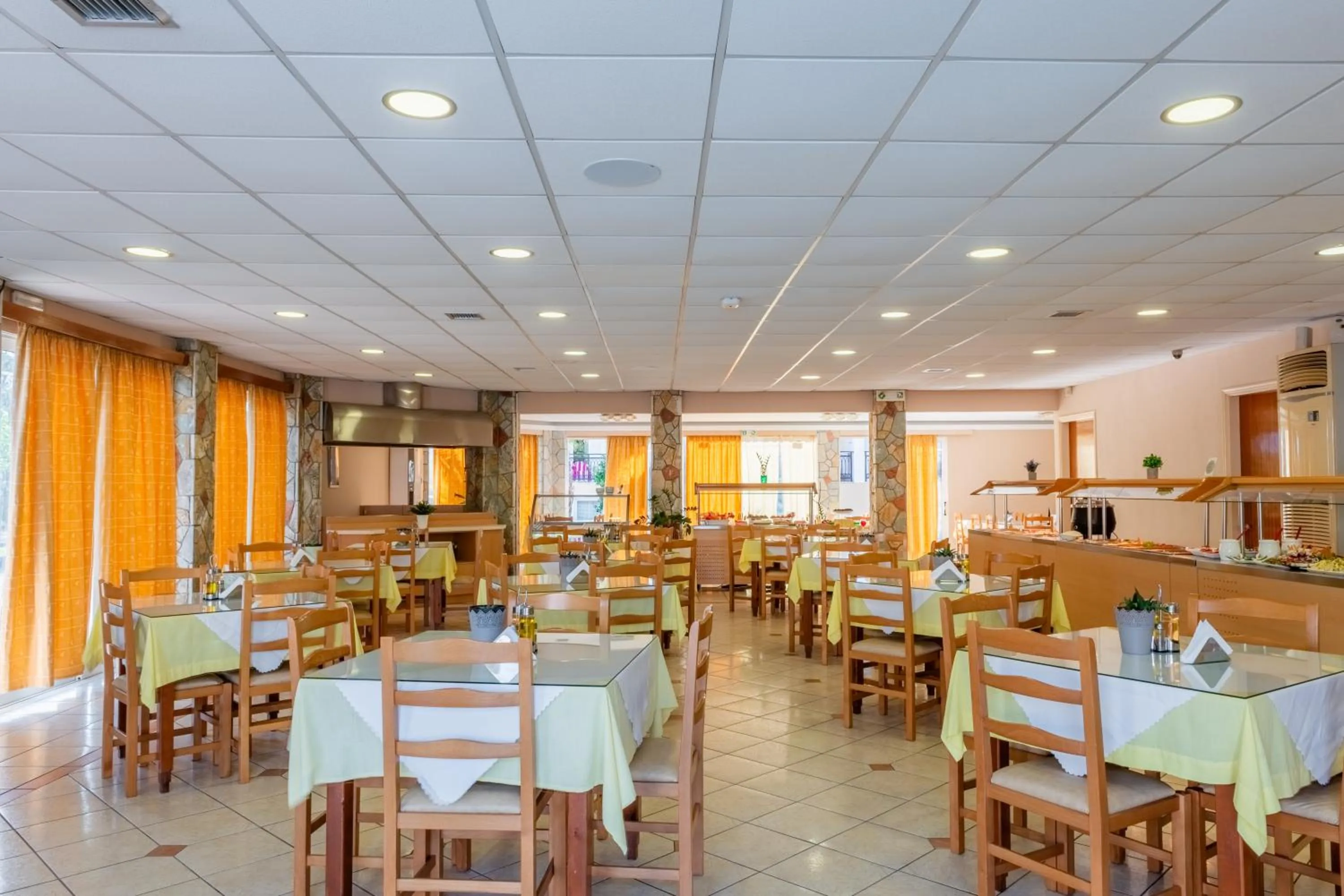 Restaurant/places to eat in Village Inn Studios & Family Apartments