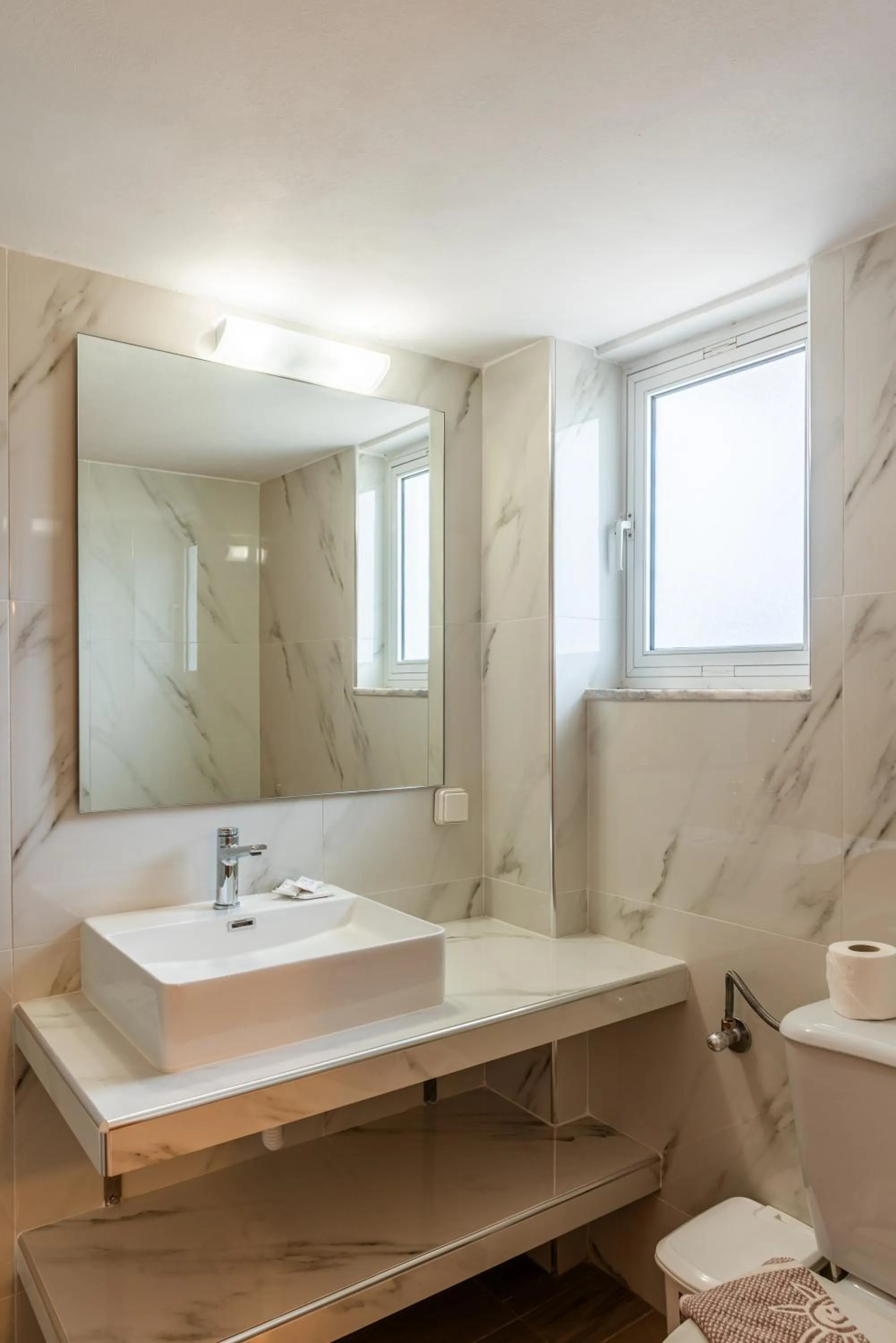 Bathroom in Village Inn Studios & Family Apartments