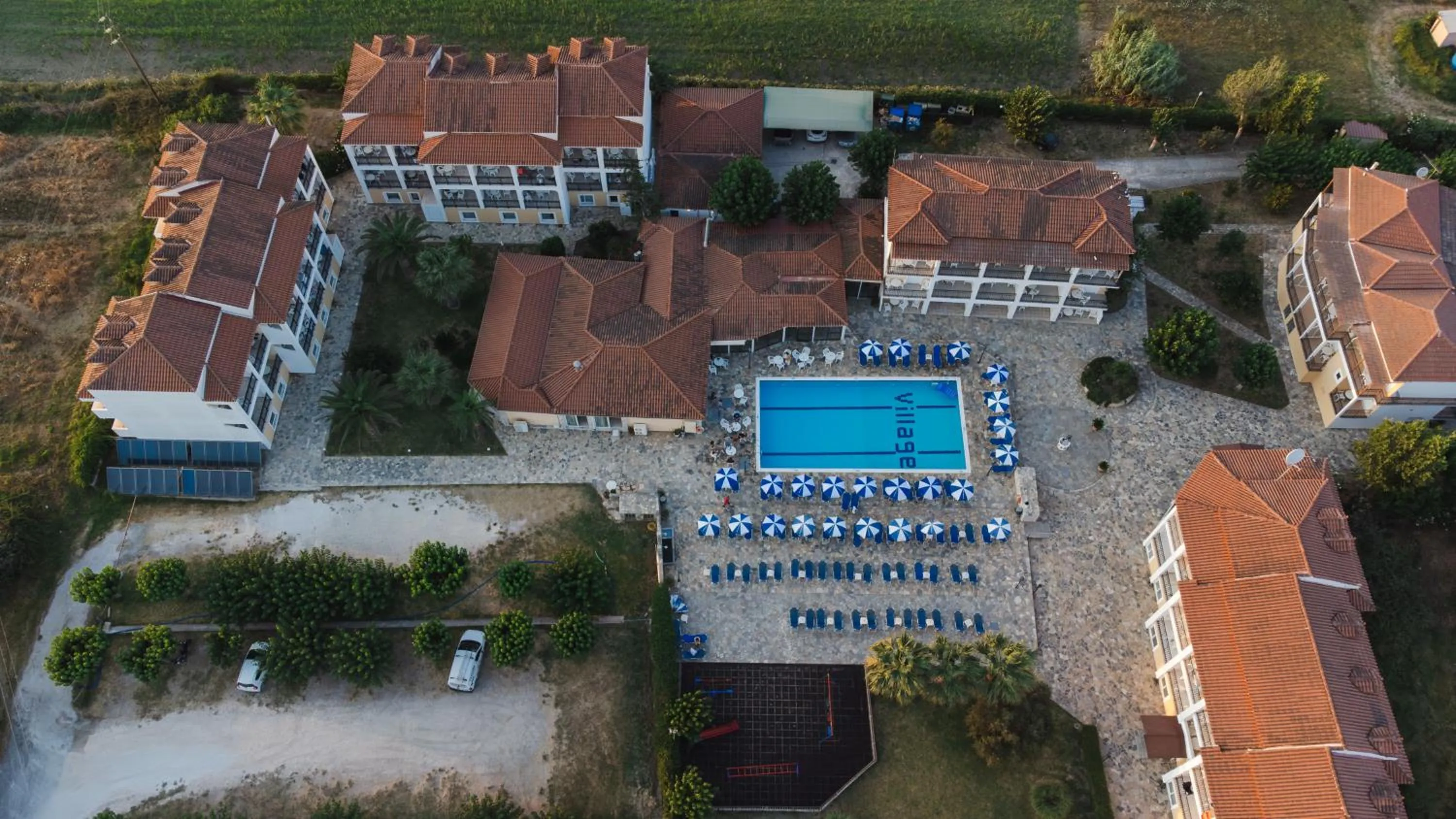 Property building in Village Inn Studios & Family Apartments