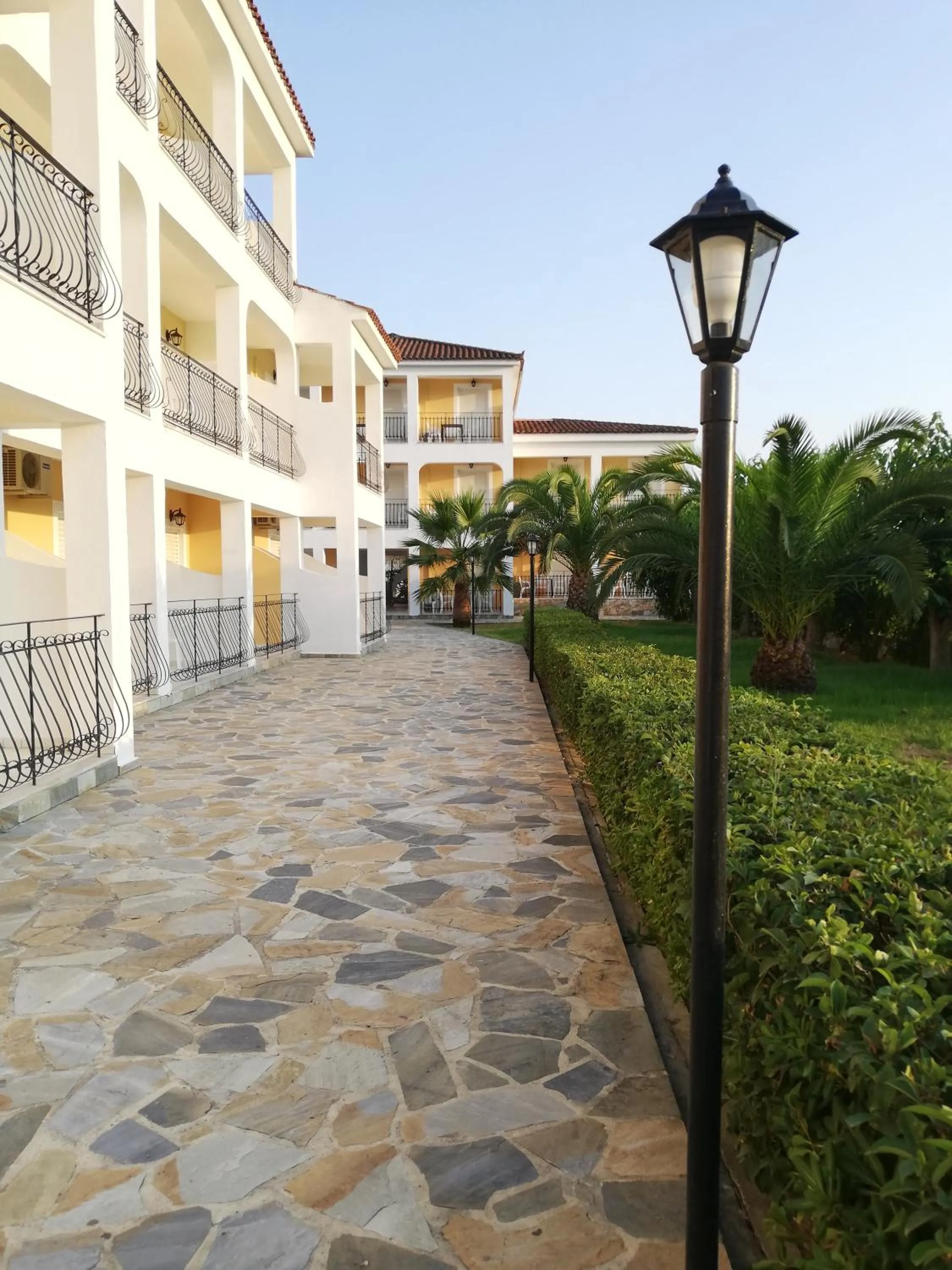 Property building in Village Inn Studios & Family Apartments