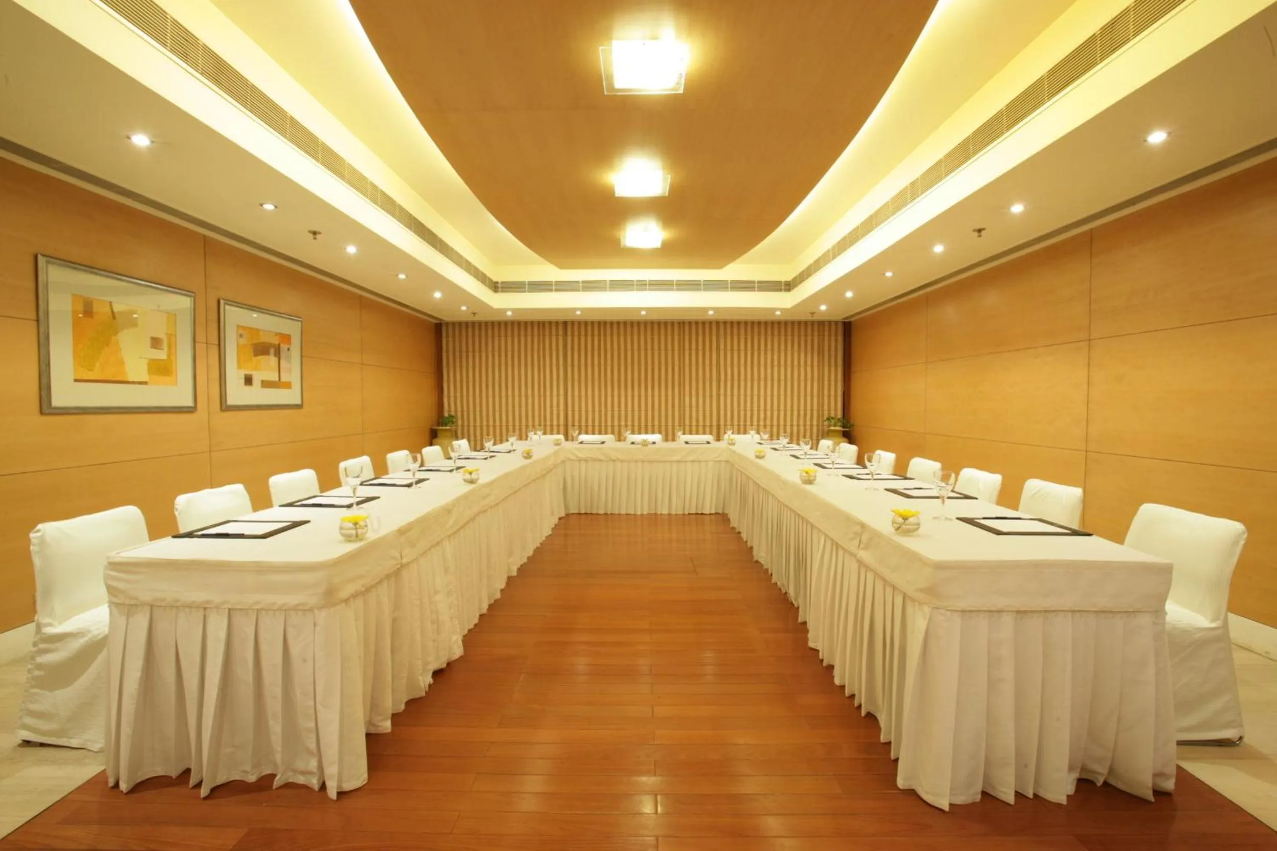 Business facilities in Jaypee Siddharth