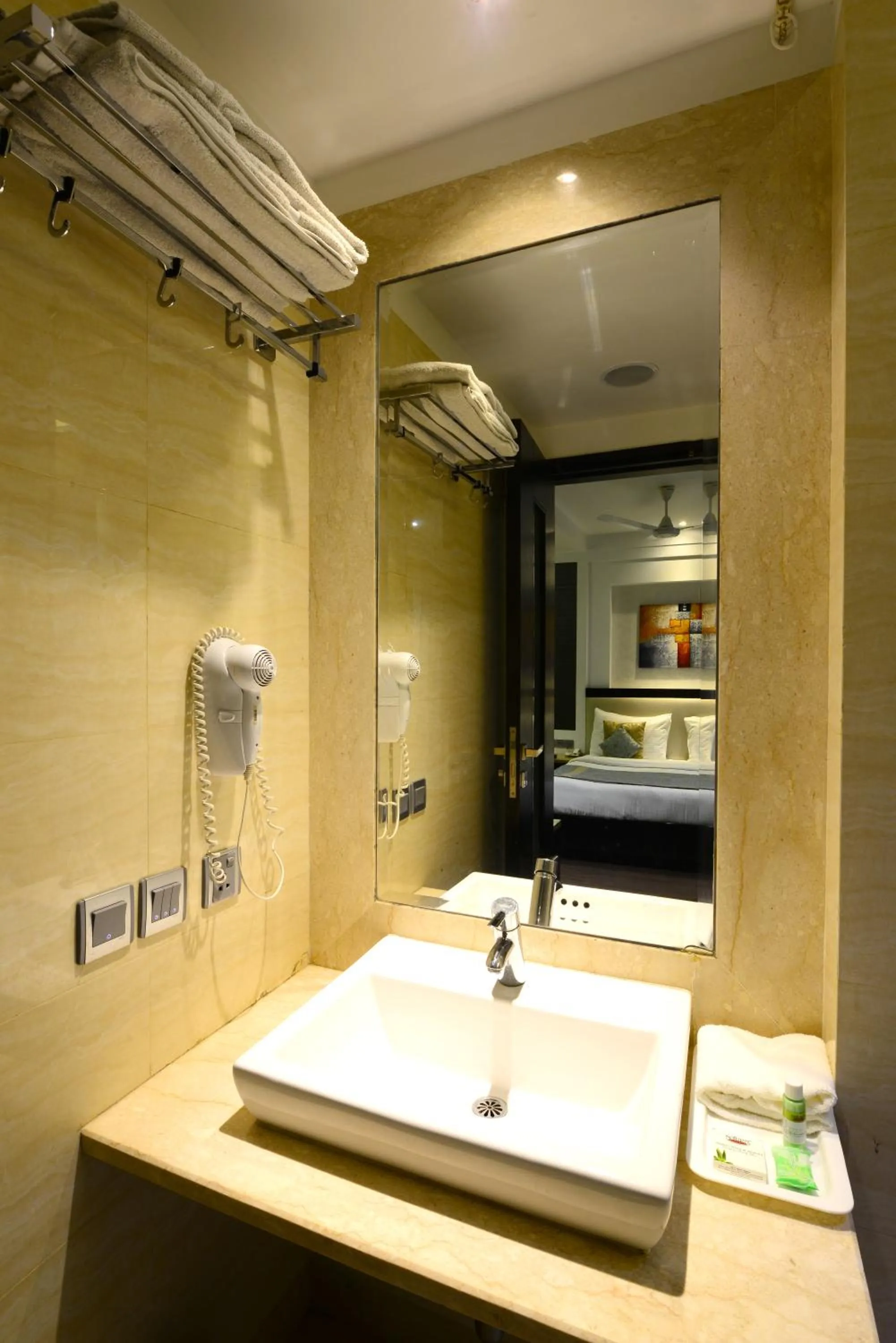 Bathroom, Bed in Hotel City Star - Free Airport Pickup