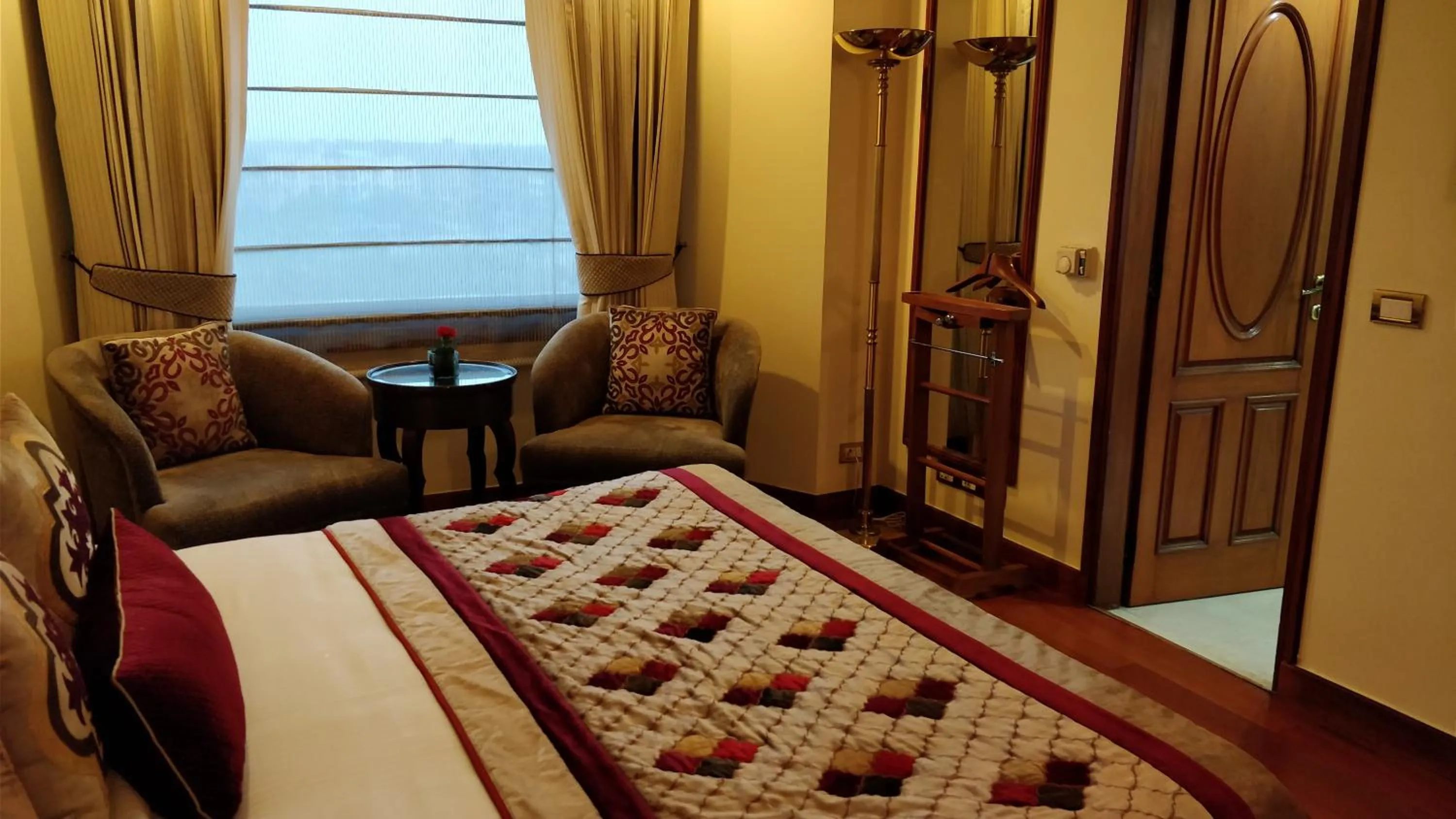 Bedroom, Bed in Jaypee Vasant Continental