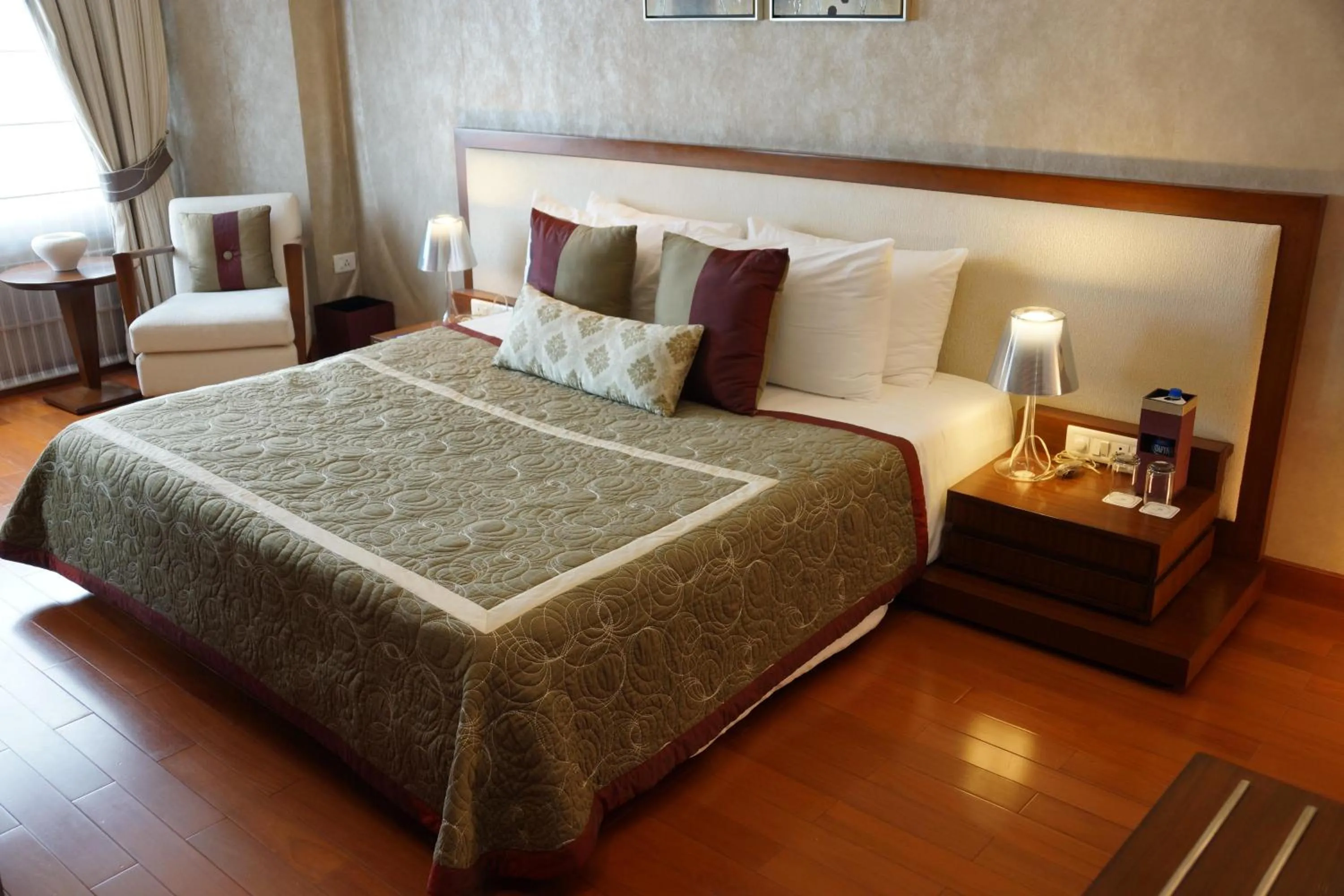 Bedroom, Bed in Jaypee Vasant Continental