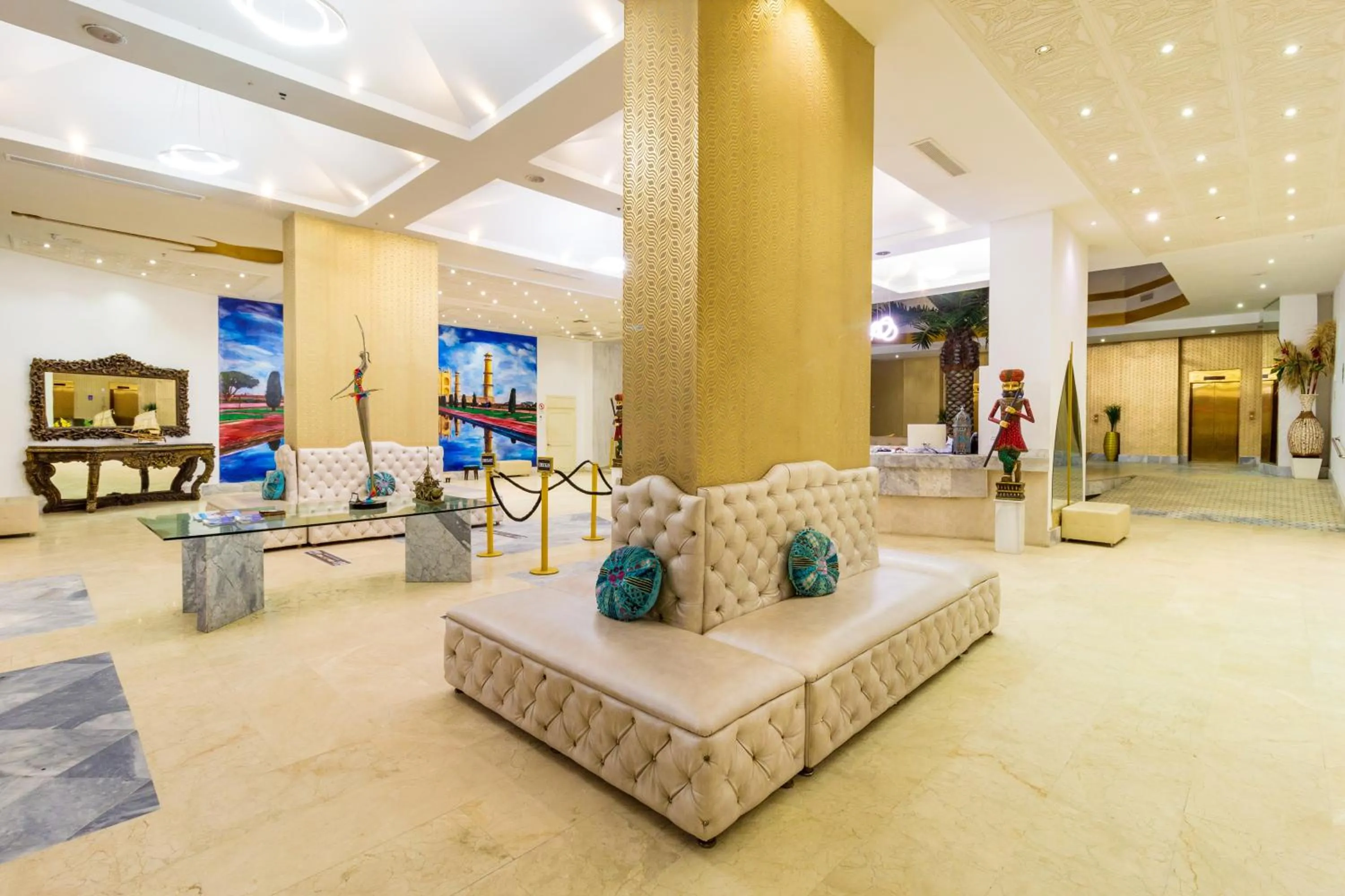 Lobby or reception in Hotel Cartagena Dubai