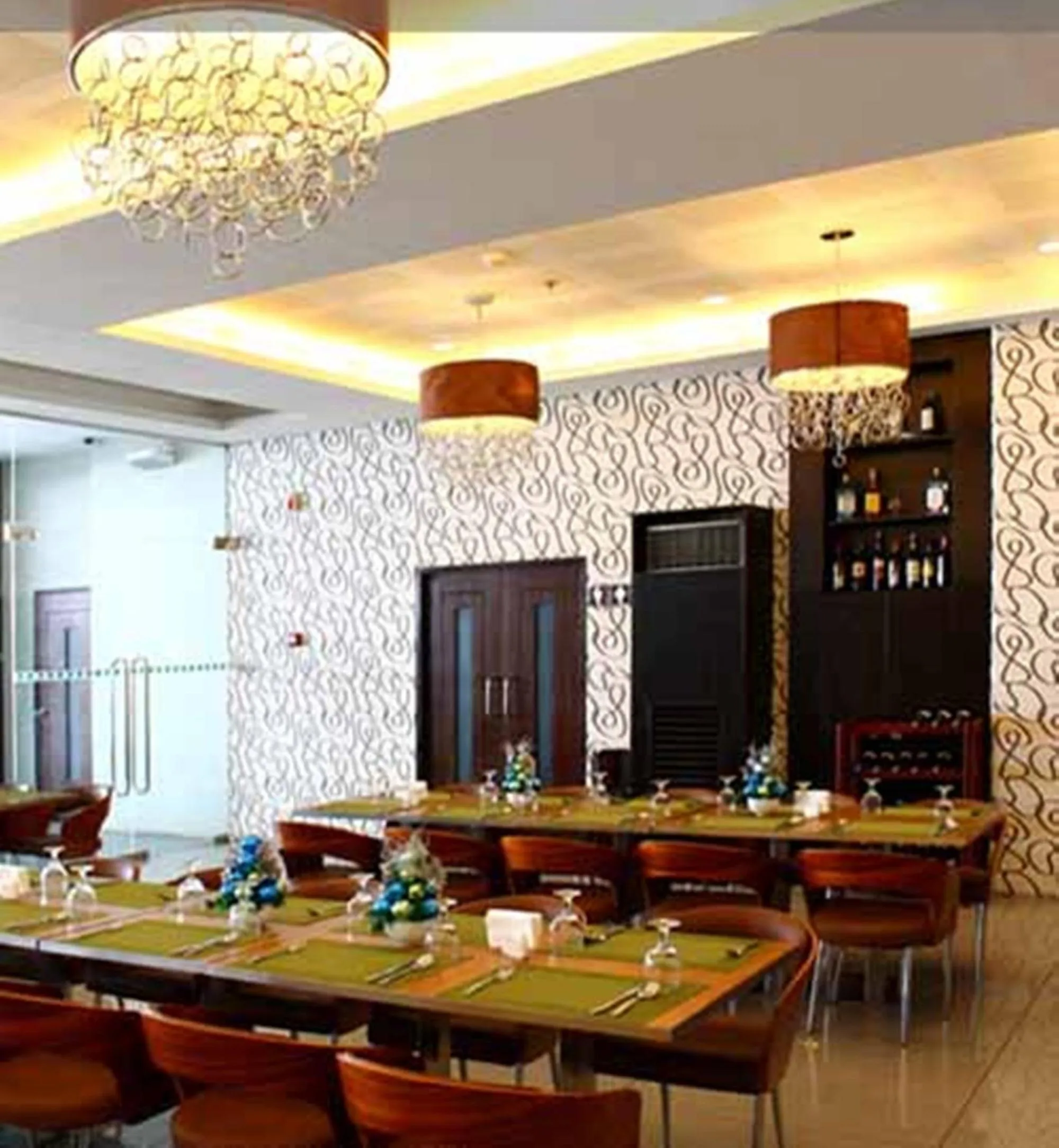 Restaurant/places to eat in Diamond Suites and Residences