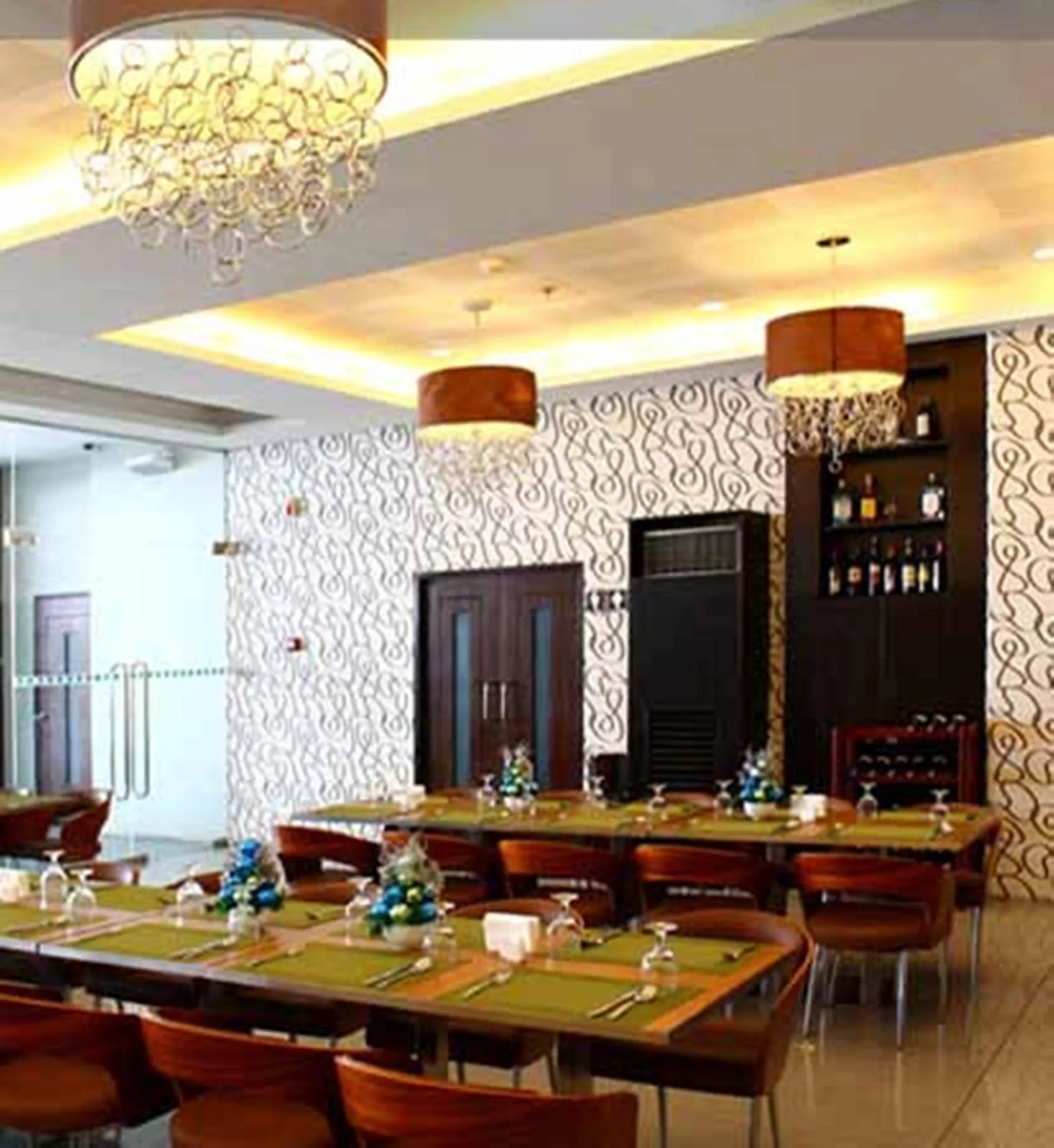 Restaurant/places to eat in Diamond Suites and Residences