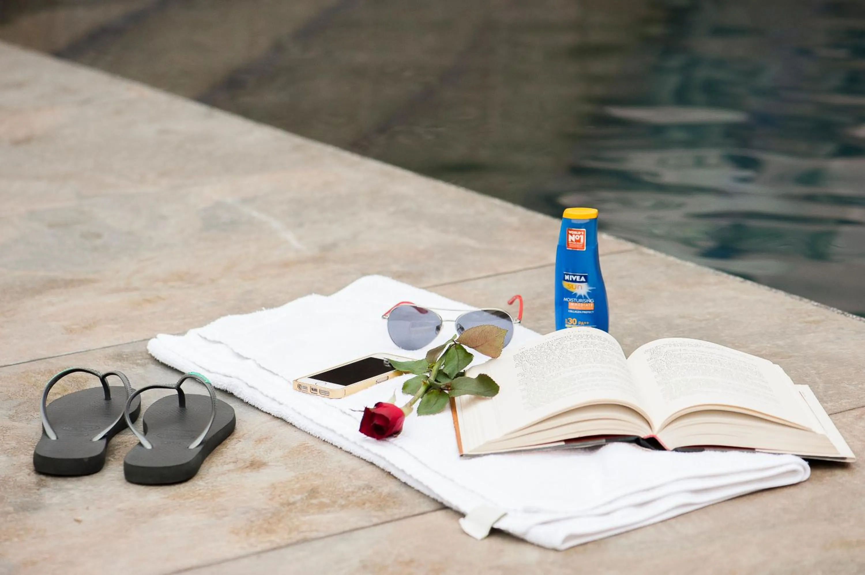 Swimming pool in Diamond Suites and Residences