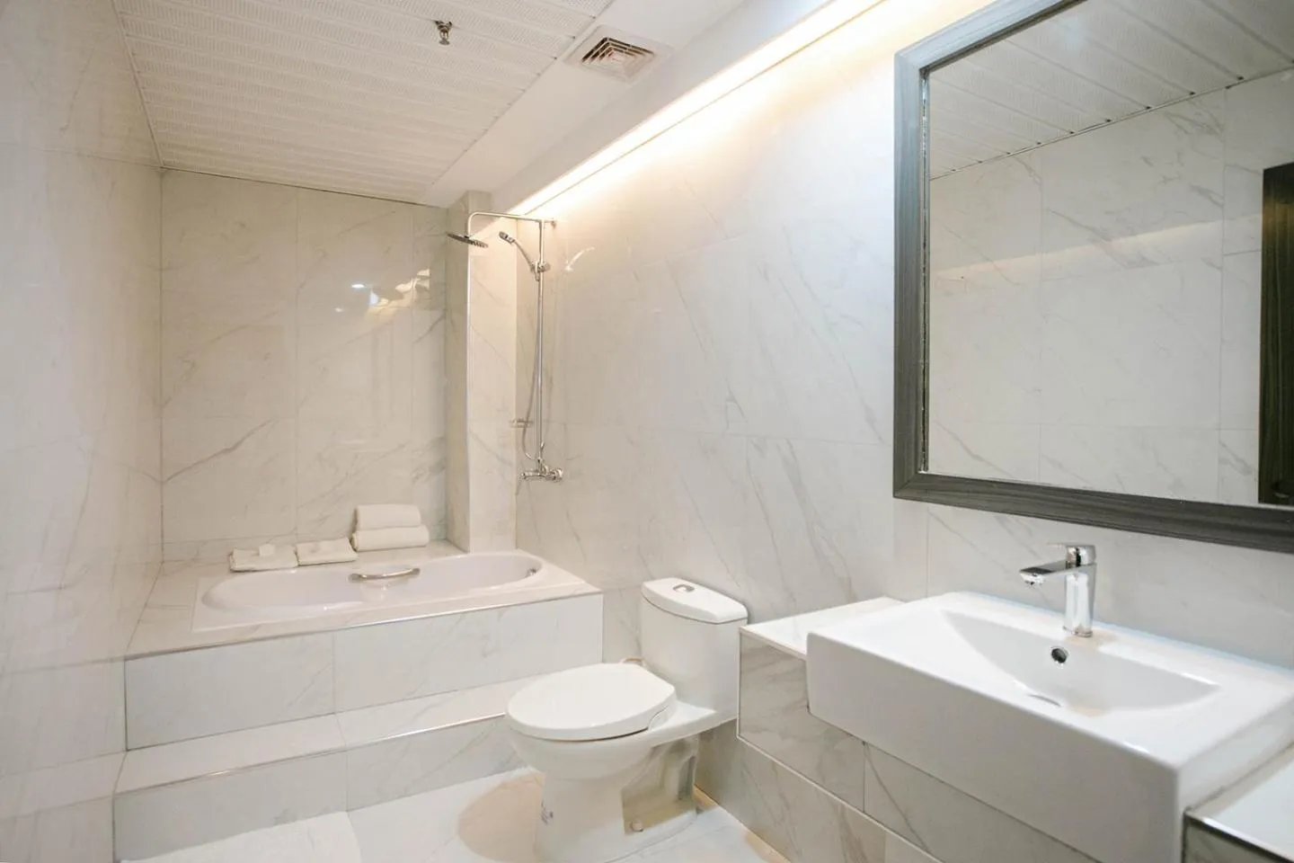 Shower in Diamond Suites and Residences
