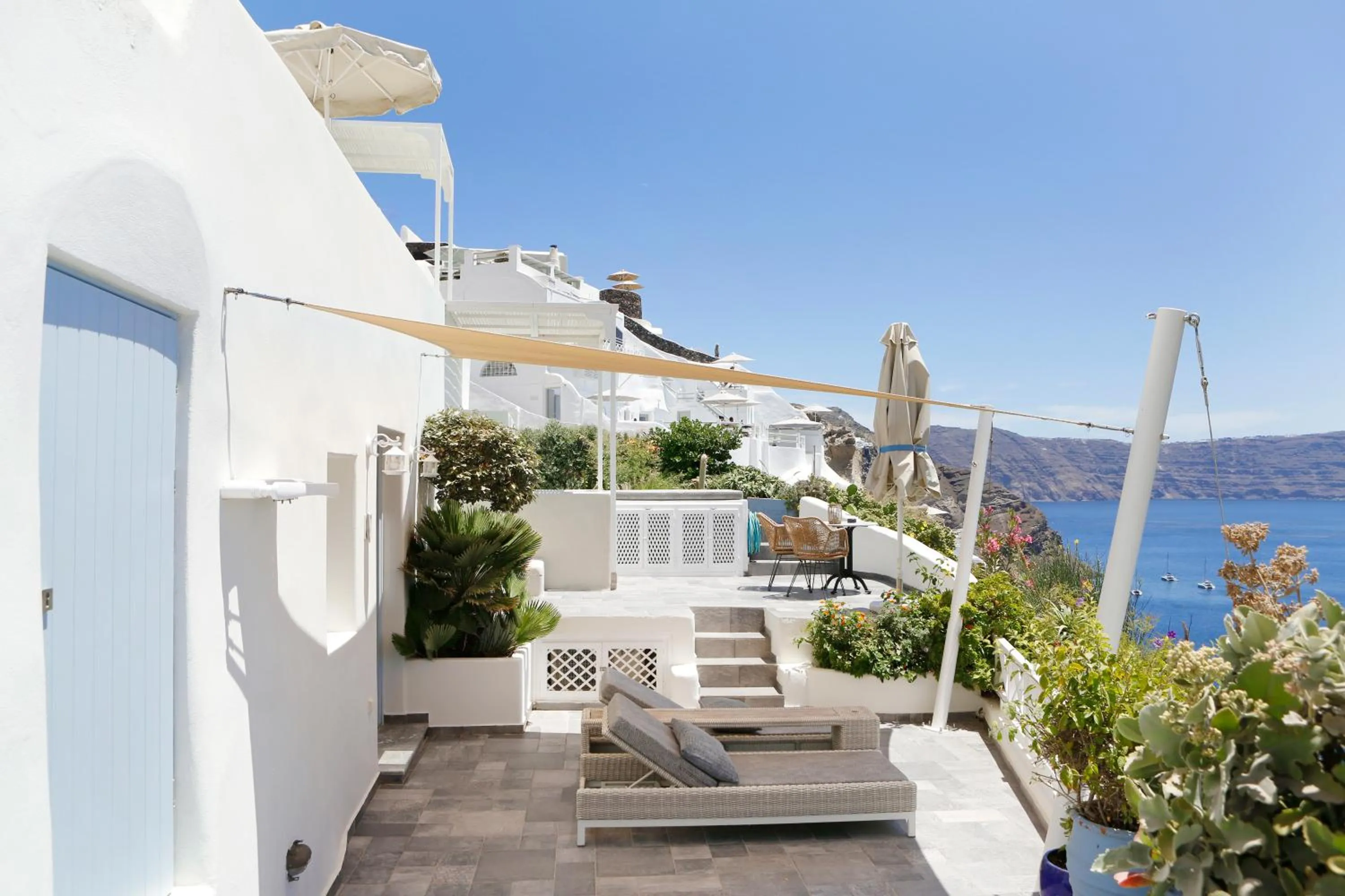 Property building in Aris Caves