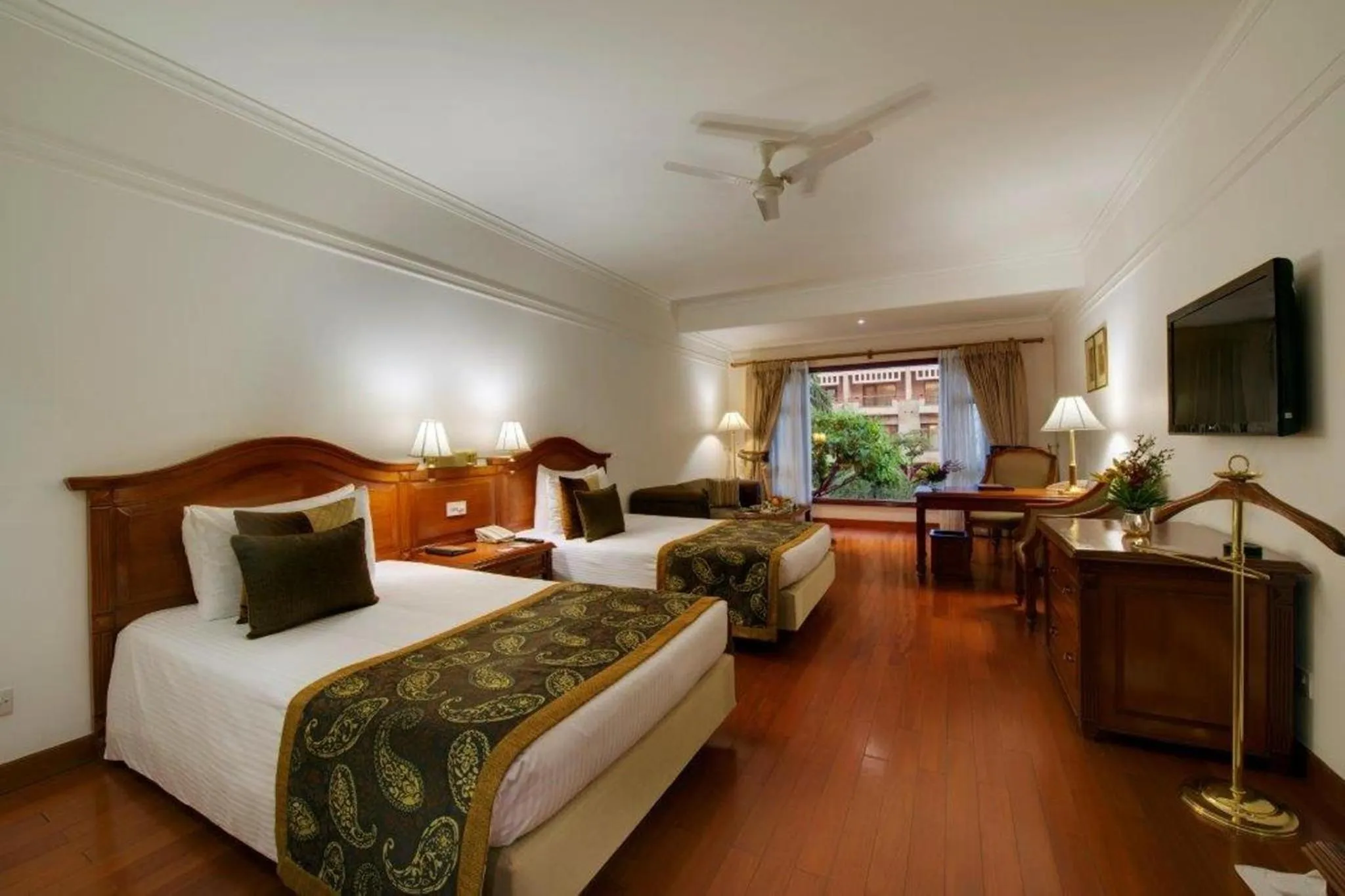 Photo of the whole room, Bed in Jaypee Palace Hotel