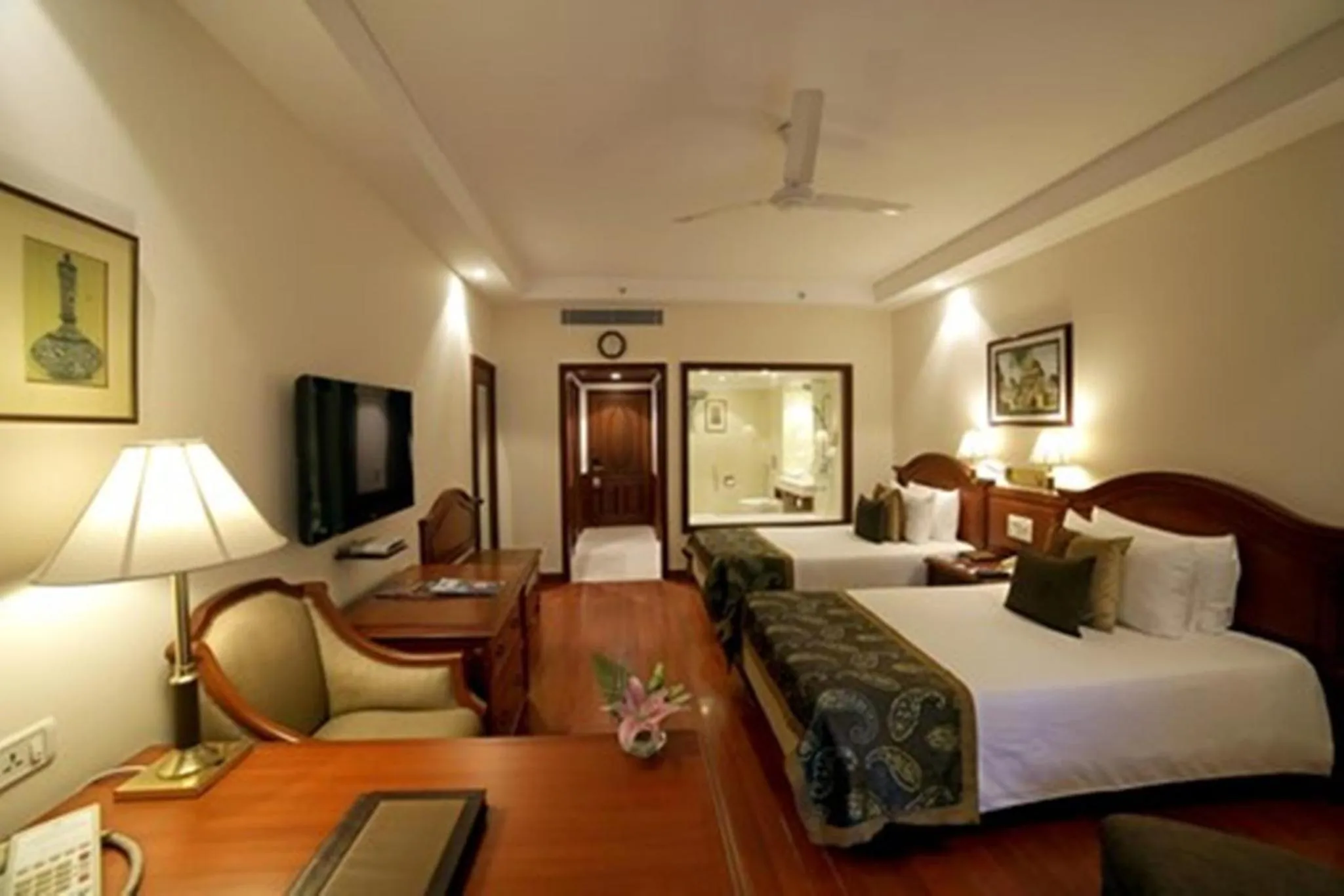 Photo of the whole room, Bed in Jaypee Palace Hotel