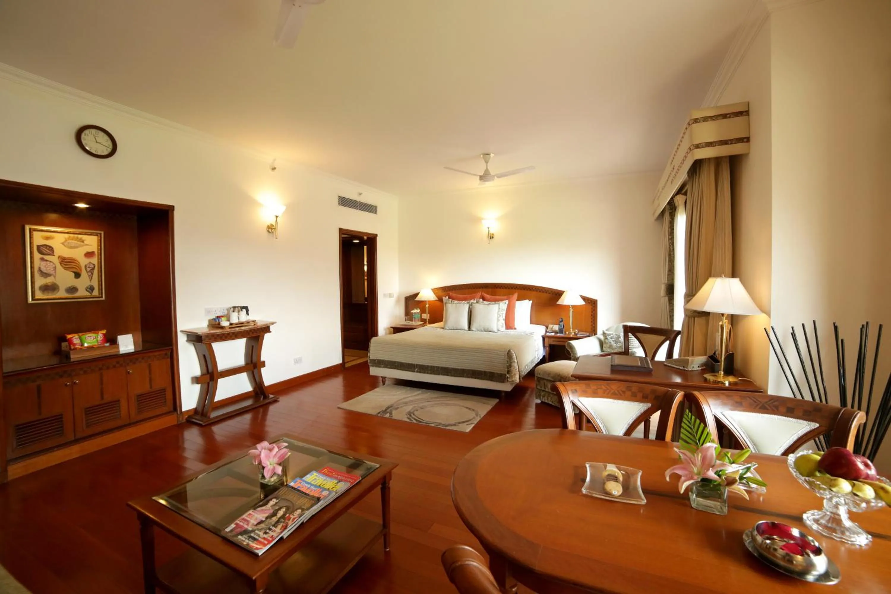 Photo of the whole room, Bed in Jaypee Palace Hotel