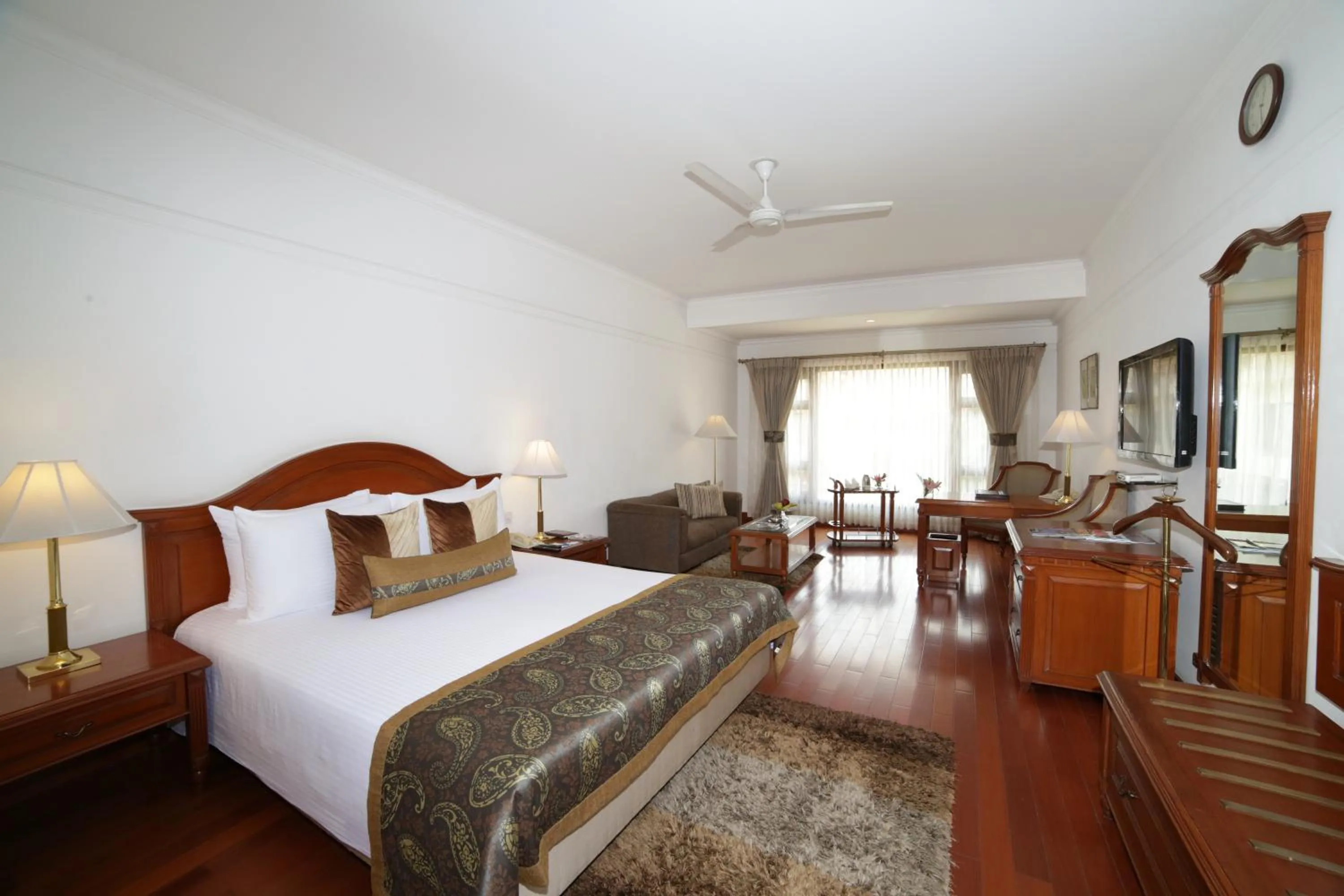 Photo of the whole room, Bed in Jaypee Palace Hotel
