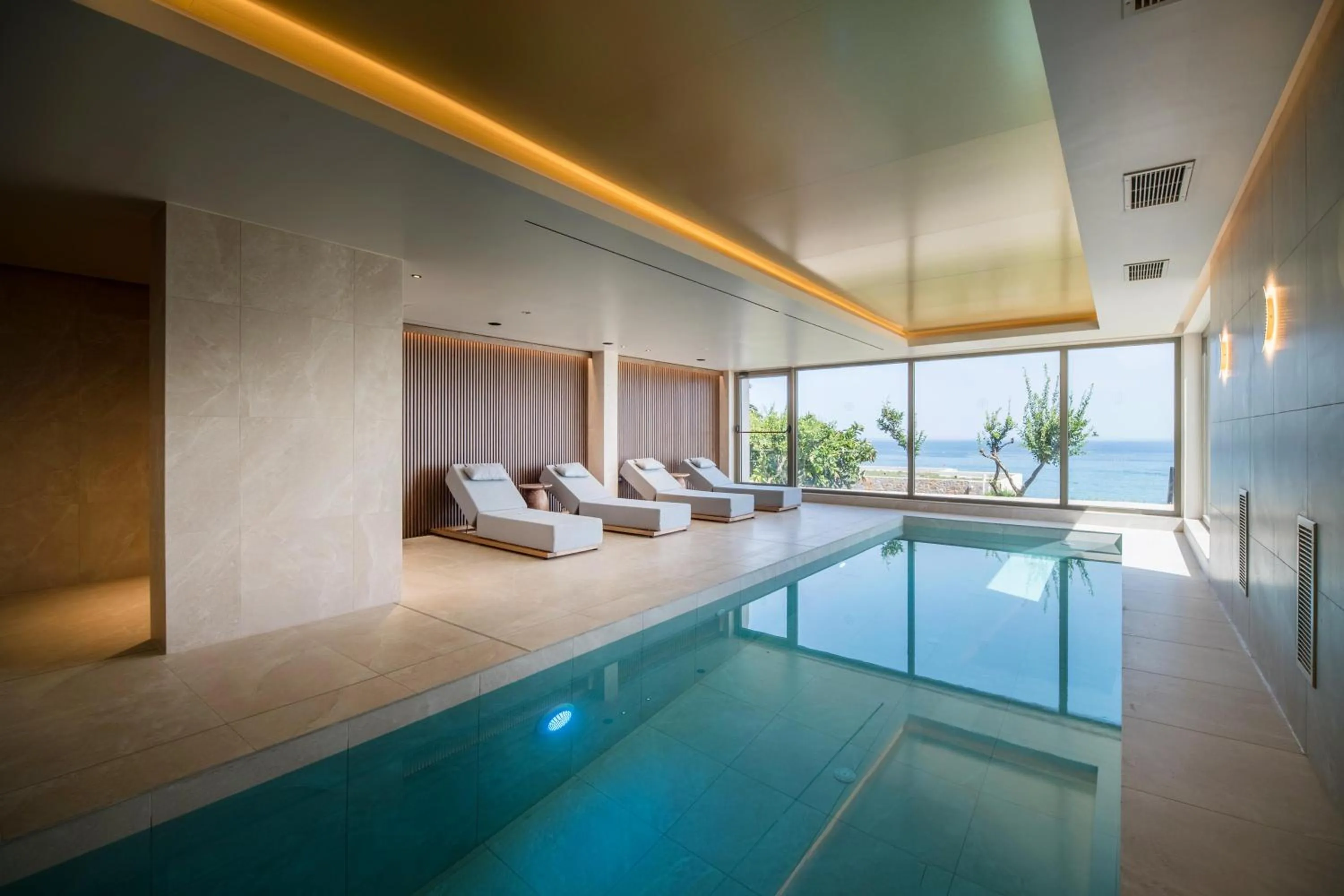 Swimming pool in KING MINOS RETREAT Resort & Spa