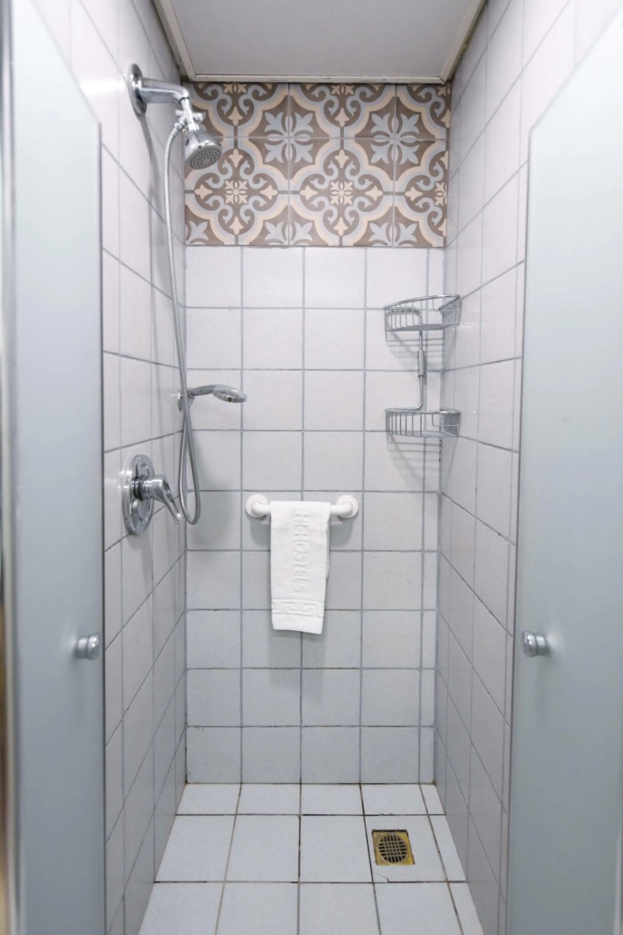 Bathroom in HI - Eilat Hostel