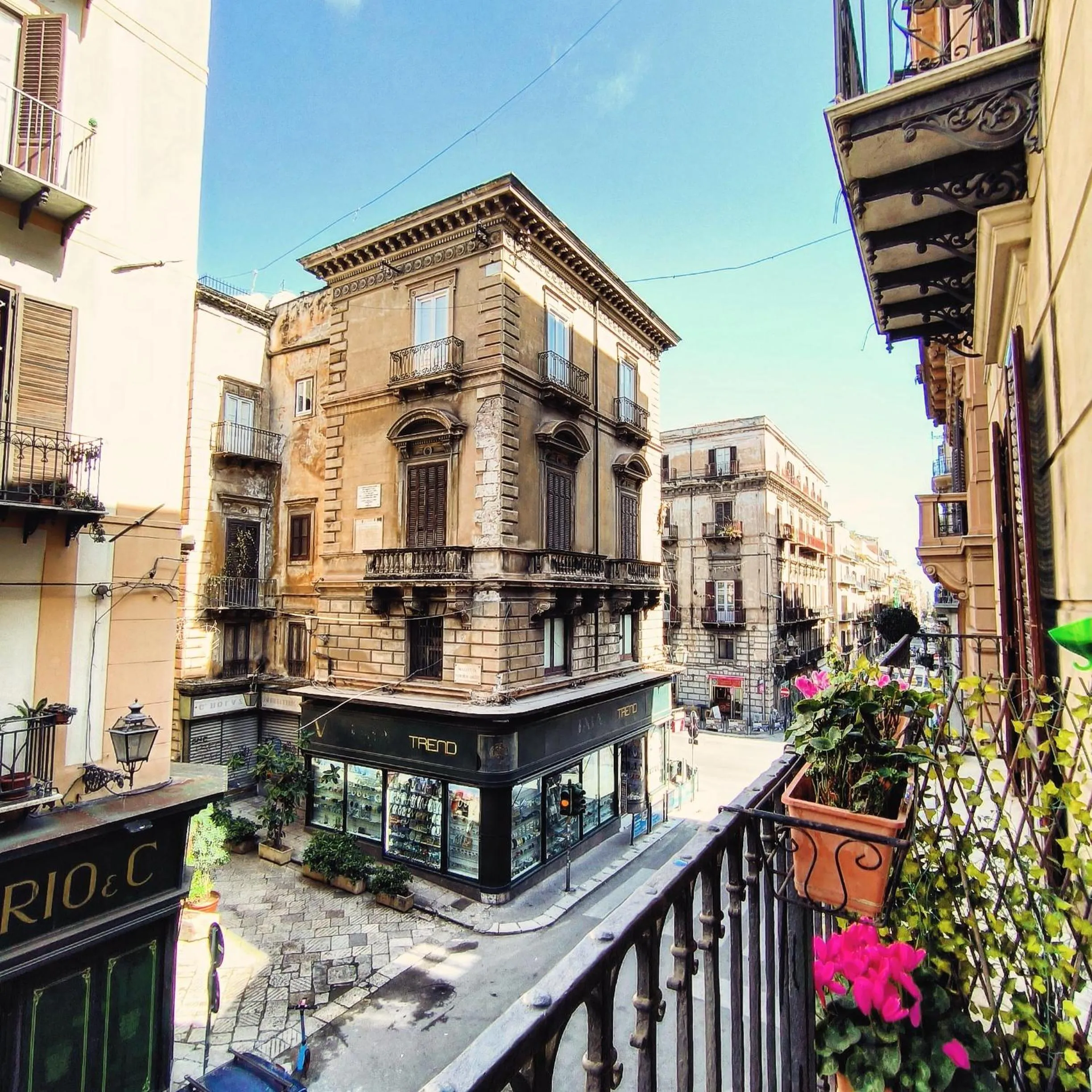 Neighbourhood in Vittorio Emanuele Rooms di Prinzi