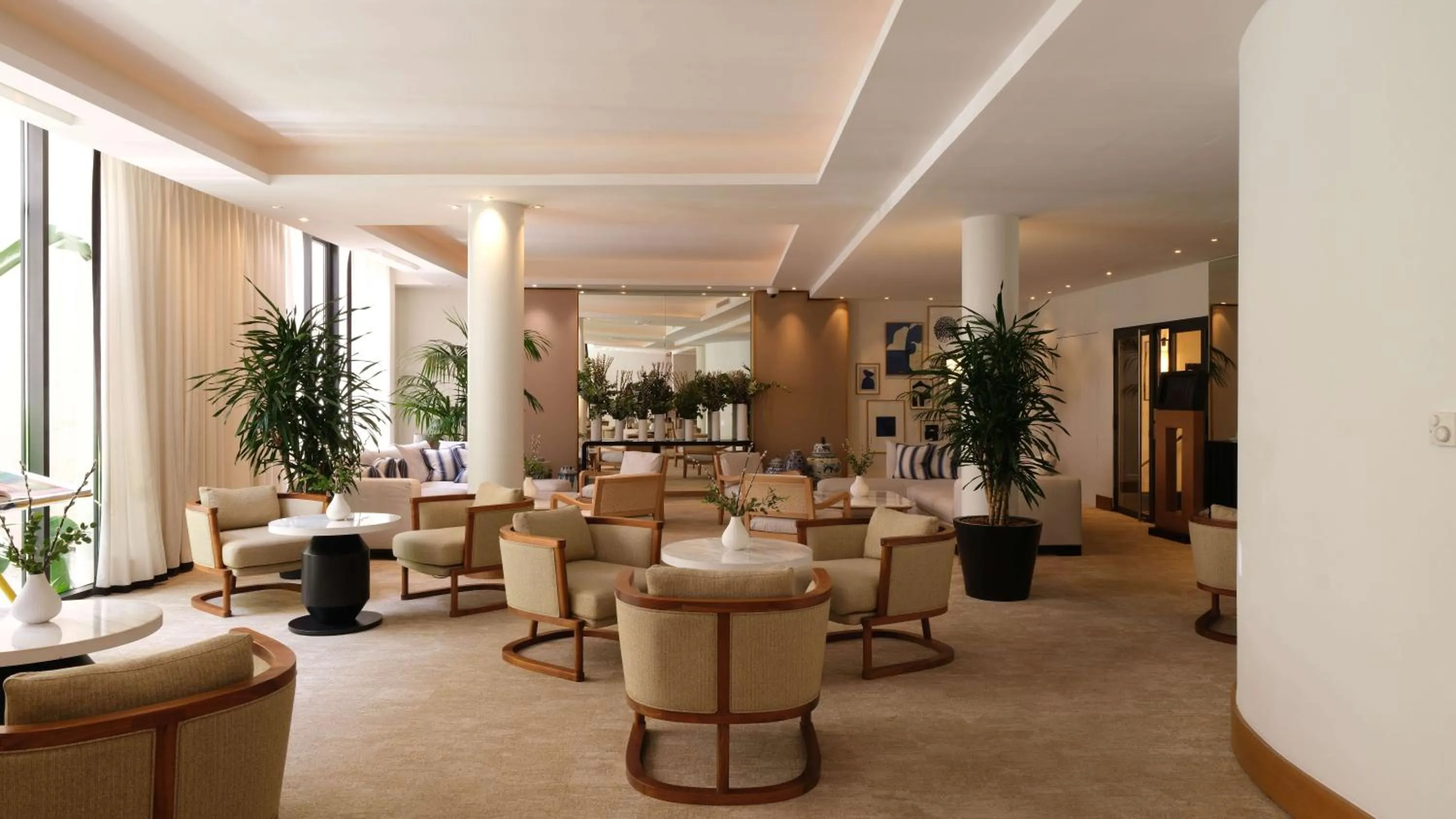 Lobby or reception in Five Seas by Inwood Hotels