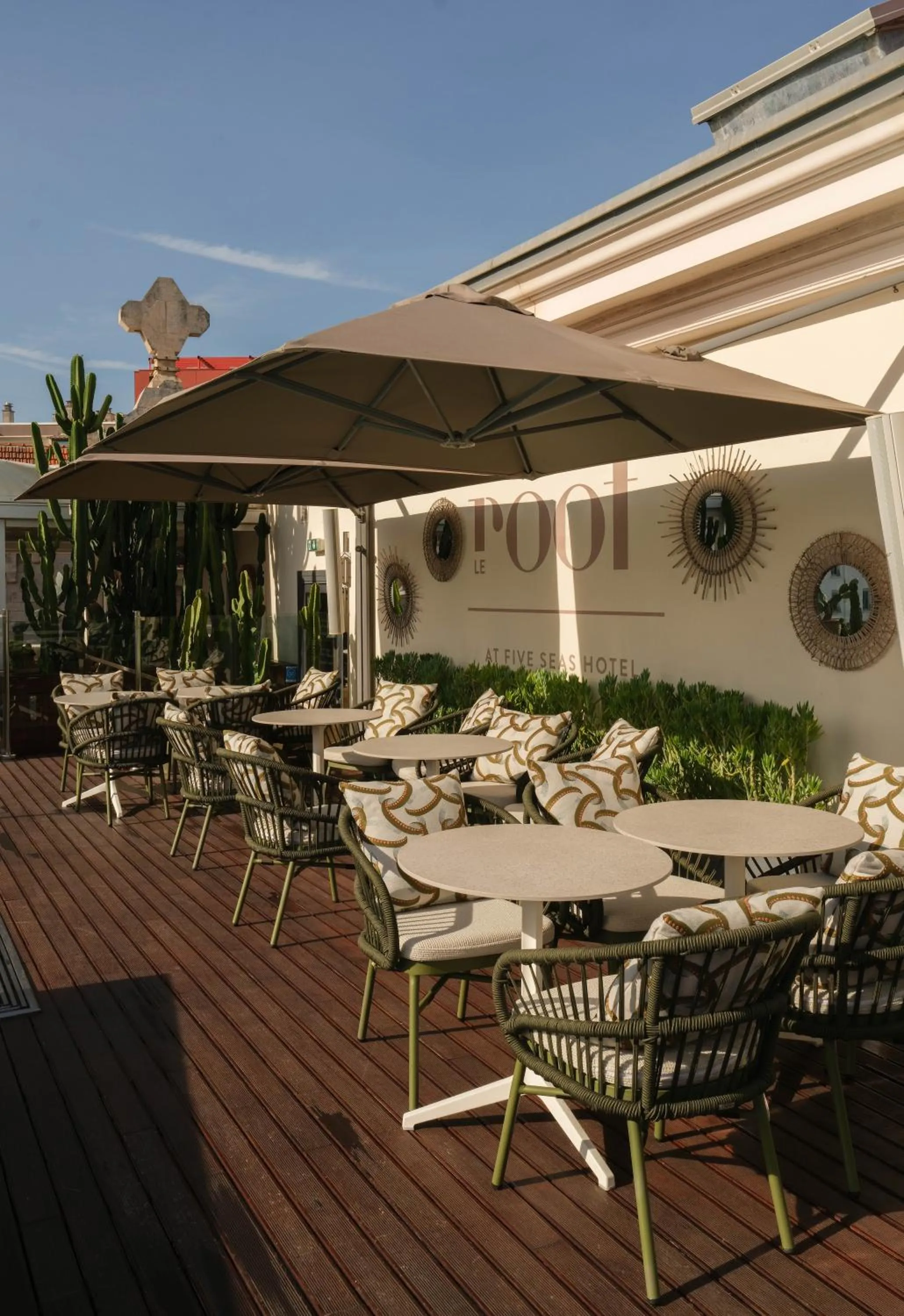 Restaurant/places to eat in Five Seas by Inwood Hotels