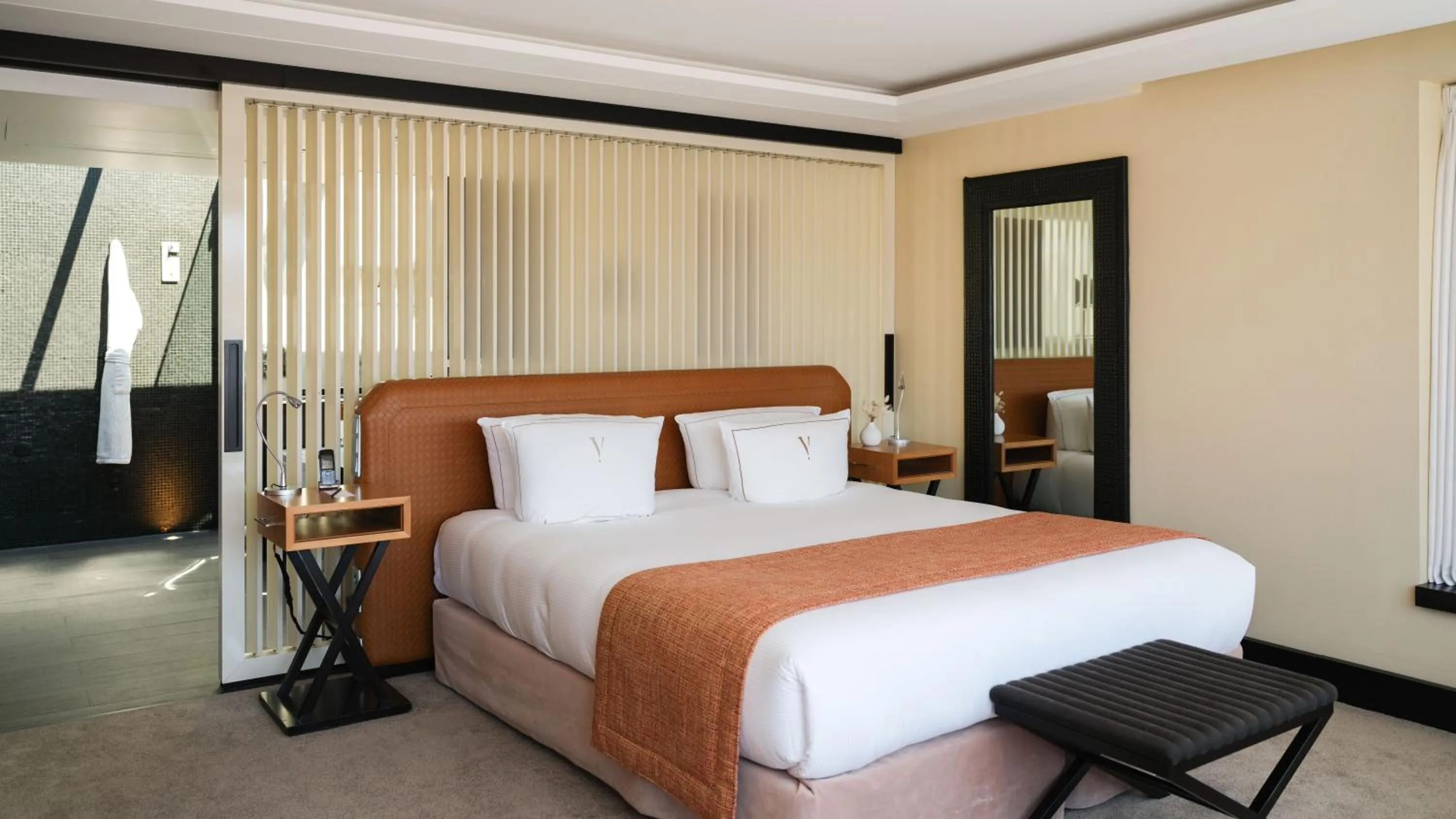 Bedroom, Bed in Five Seas by Inwood Hotels