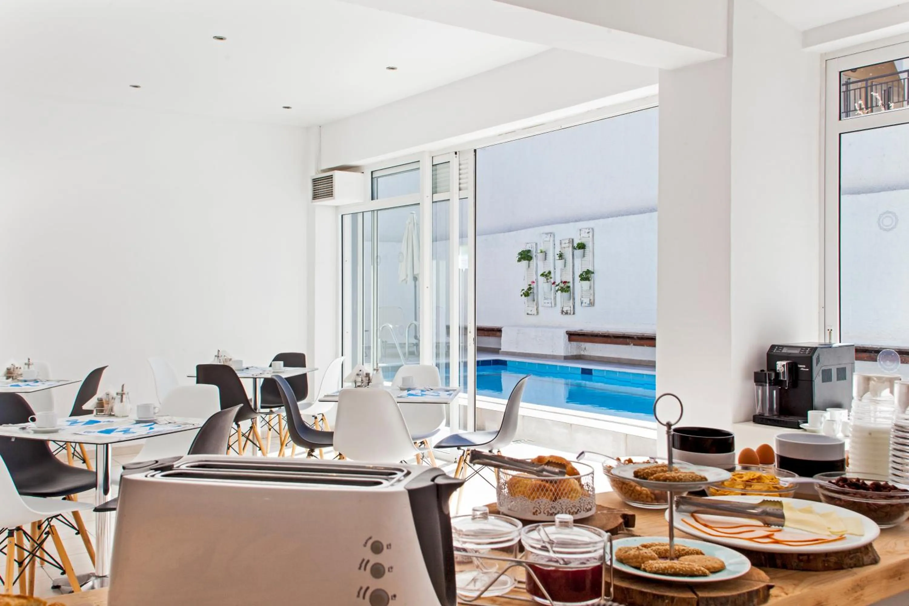 Restaurant/places to eat in Elychryson